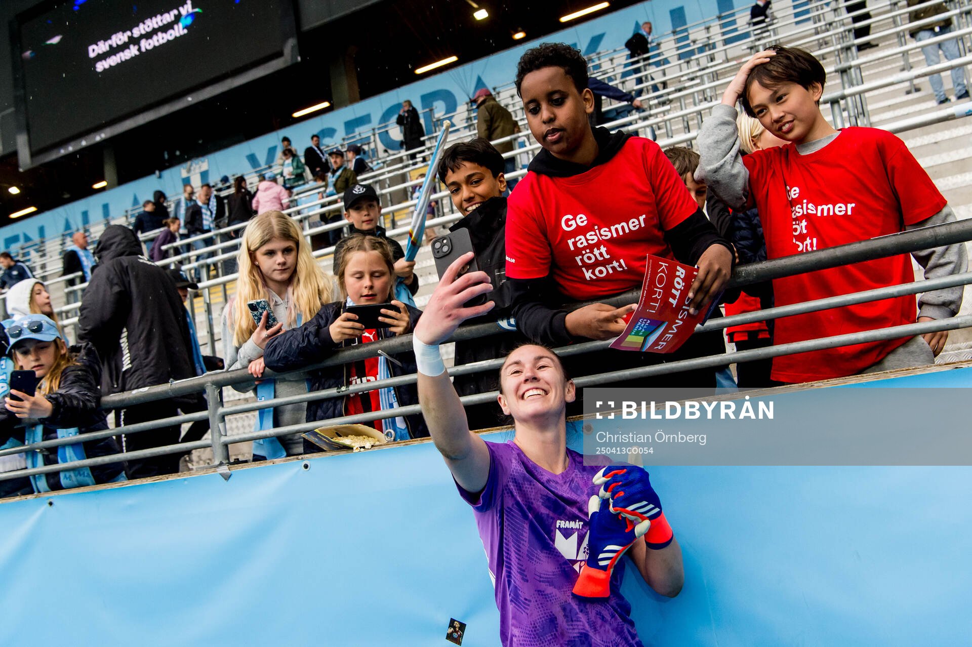 Malmö FFs målvakt Moa Öhman och supportrar