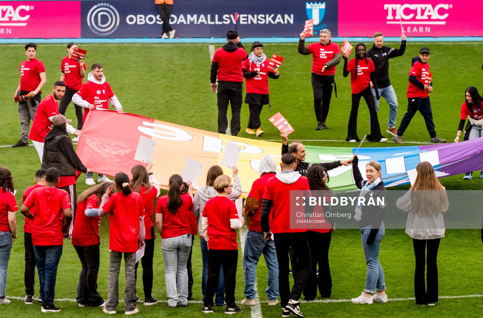Manifestation ”Ge rasismen rött kort”