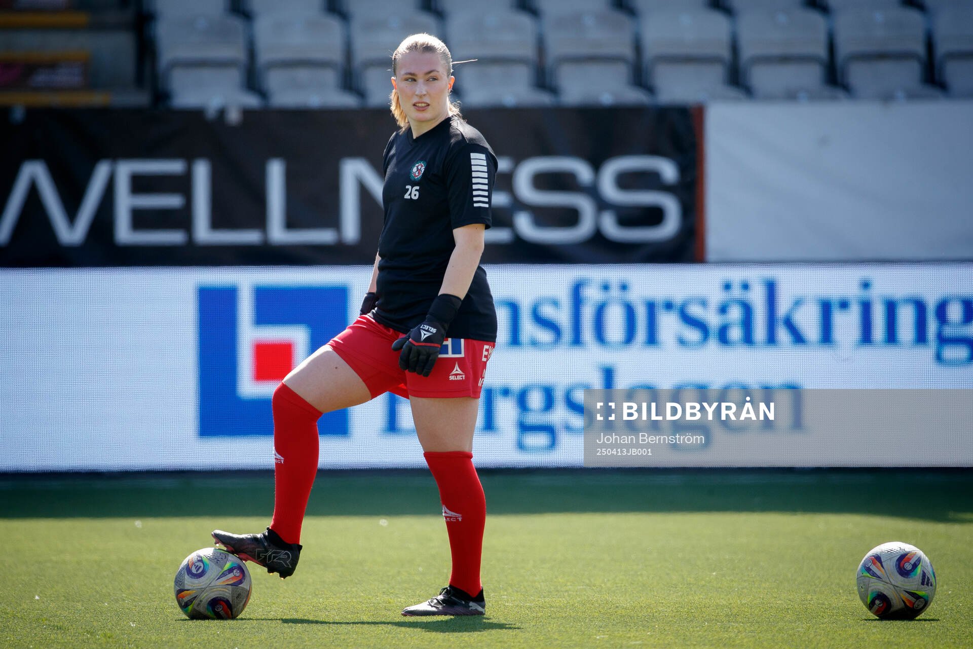 Örebro SKs målvakt Miranda Bergsten inför fotbollsmatchen i Elitettan mellan Örebro SK och Team TG den 13 april 2025 i Örebro. 