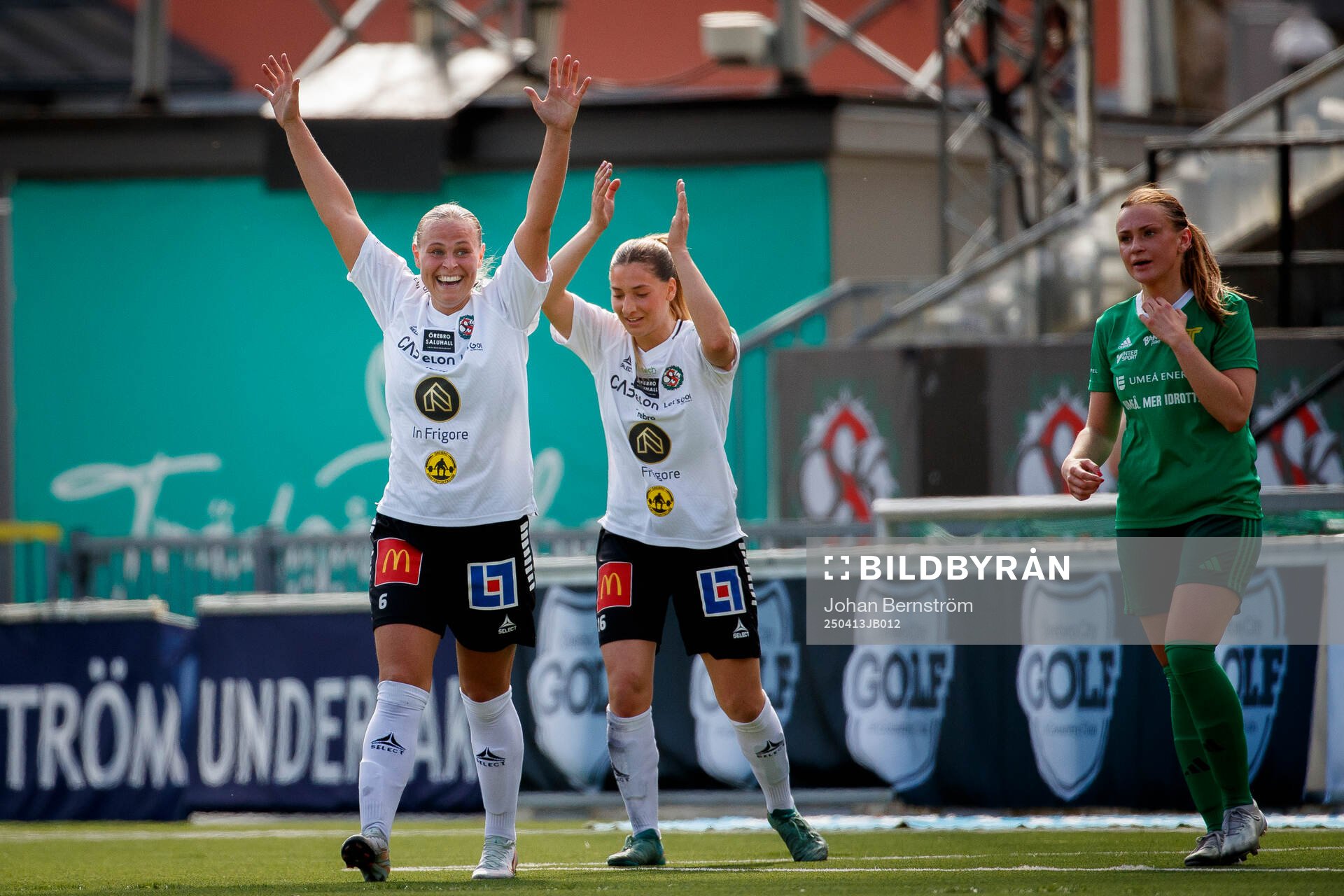 Örebro SKs Molly Wiklander jublar vid 1-0