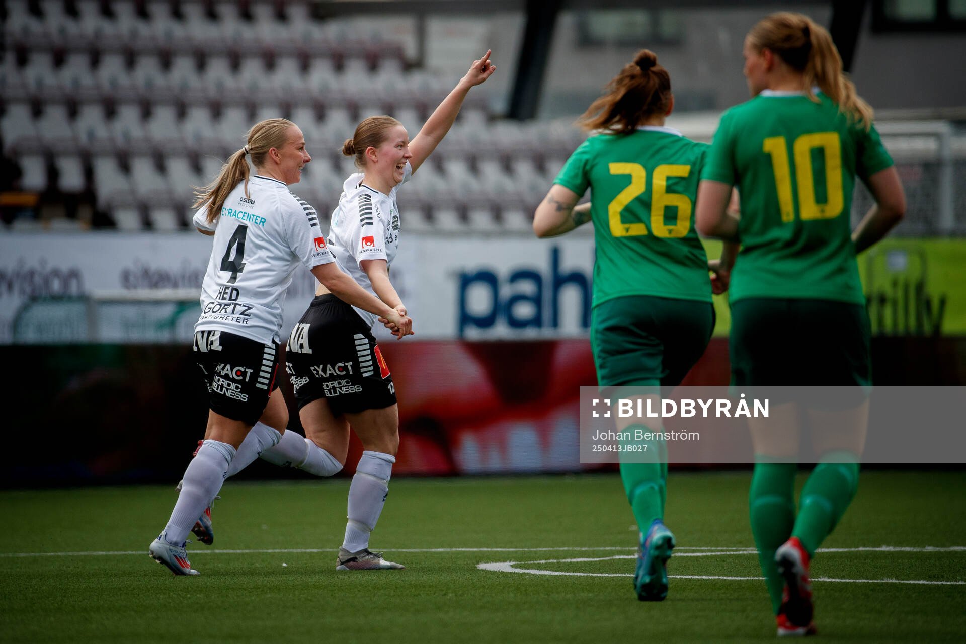 Örebro SKs Sofia Vesterlund gör 2-0 och jublar med Alva