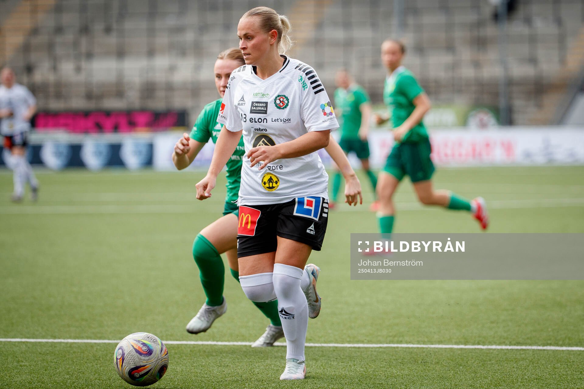 Örebro SKs Molly Wiklander under fotbollsmatchen i Elitettan mellan Örebro SK och Team TG den 13 april 2025 i Örebro. 