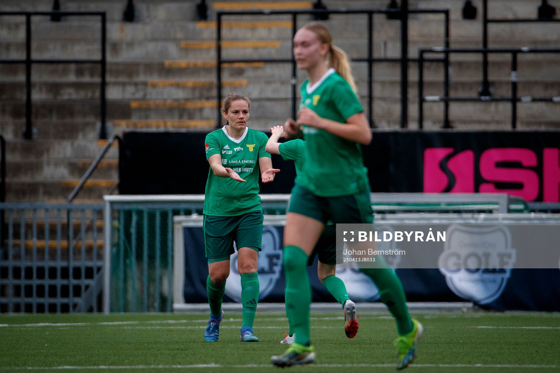 Team TGs Sarah Mellouk gör 2-1 och jublar