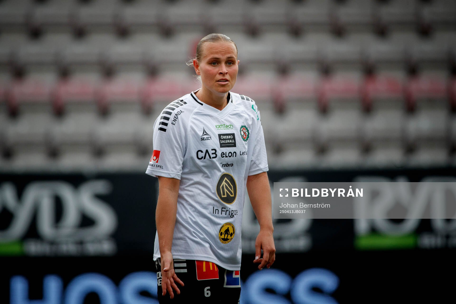 Örebro SKs Molly Wiklander under fotbollsmatchen i Elitettan mellan Örebro SK och Team TG den 13 april 2025 i Örebro. 