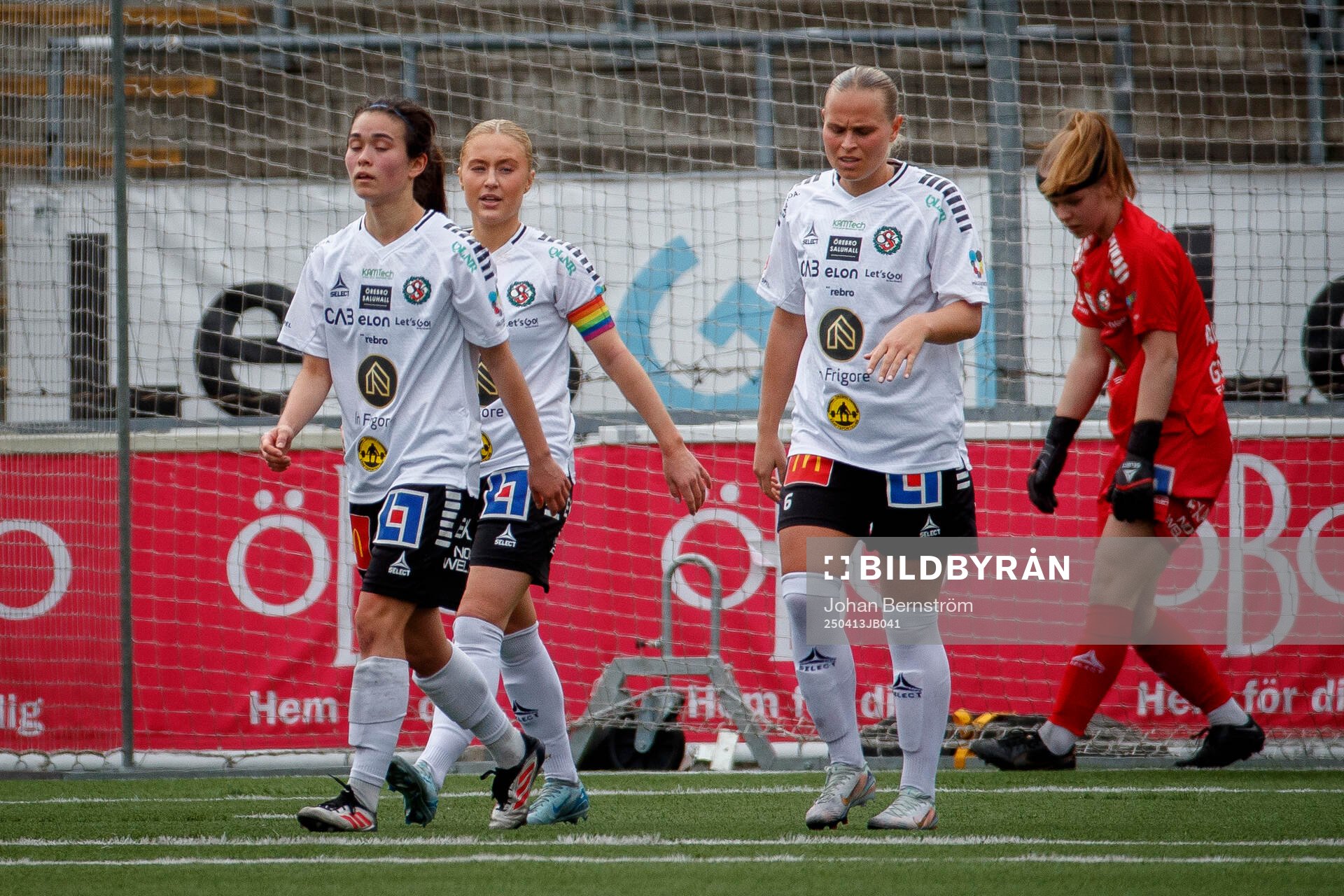 Örebro SKs Agnes Hedman, Molly Wiklander och målvakt