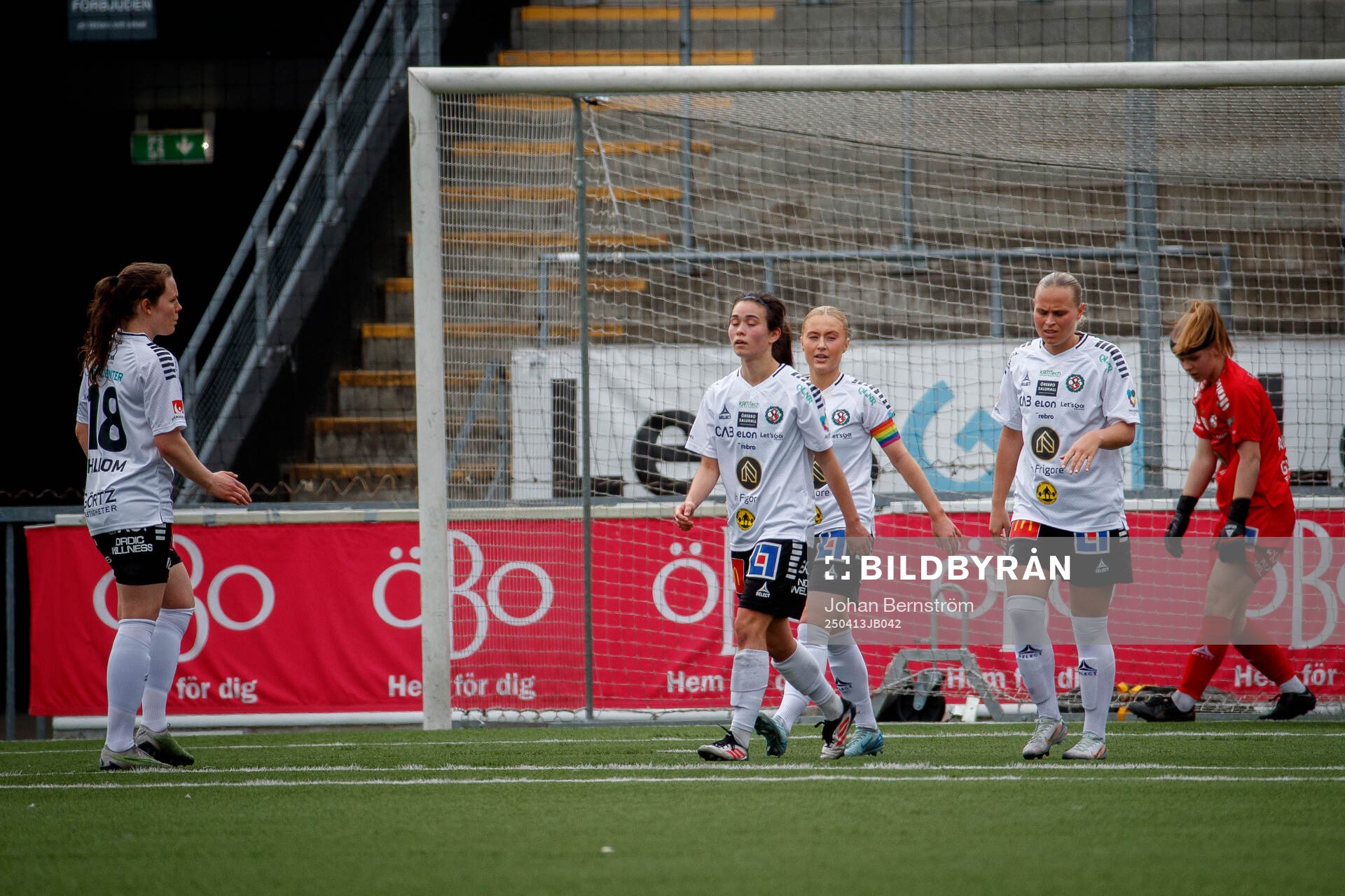 Örebro SKs Ida Ahlbom, Agnes Hedman, Molly Wiklander och