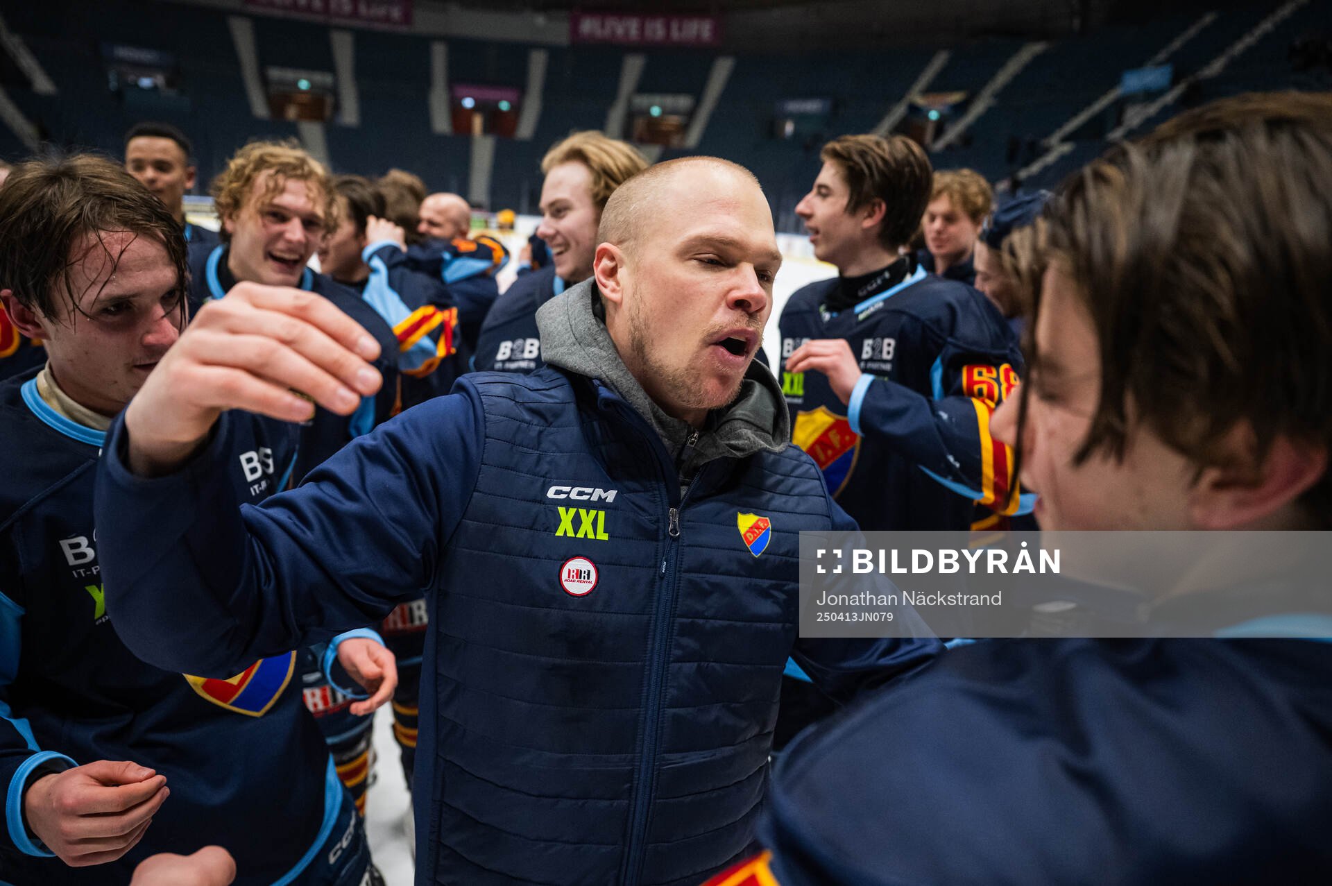 Djurgårdens tränare Nicklas Magnusson jublar