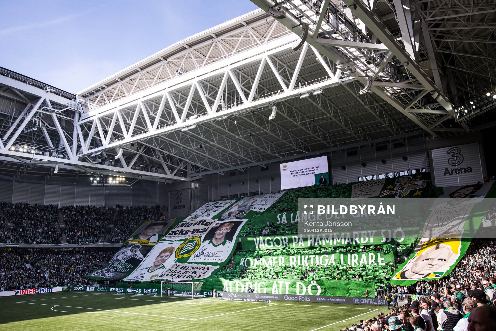 Hammarbys supportrar med ett tifo
