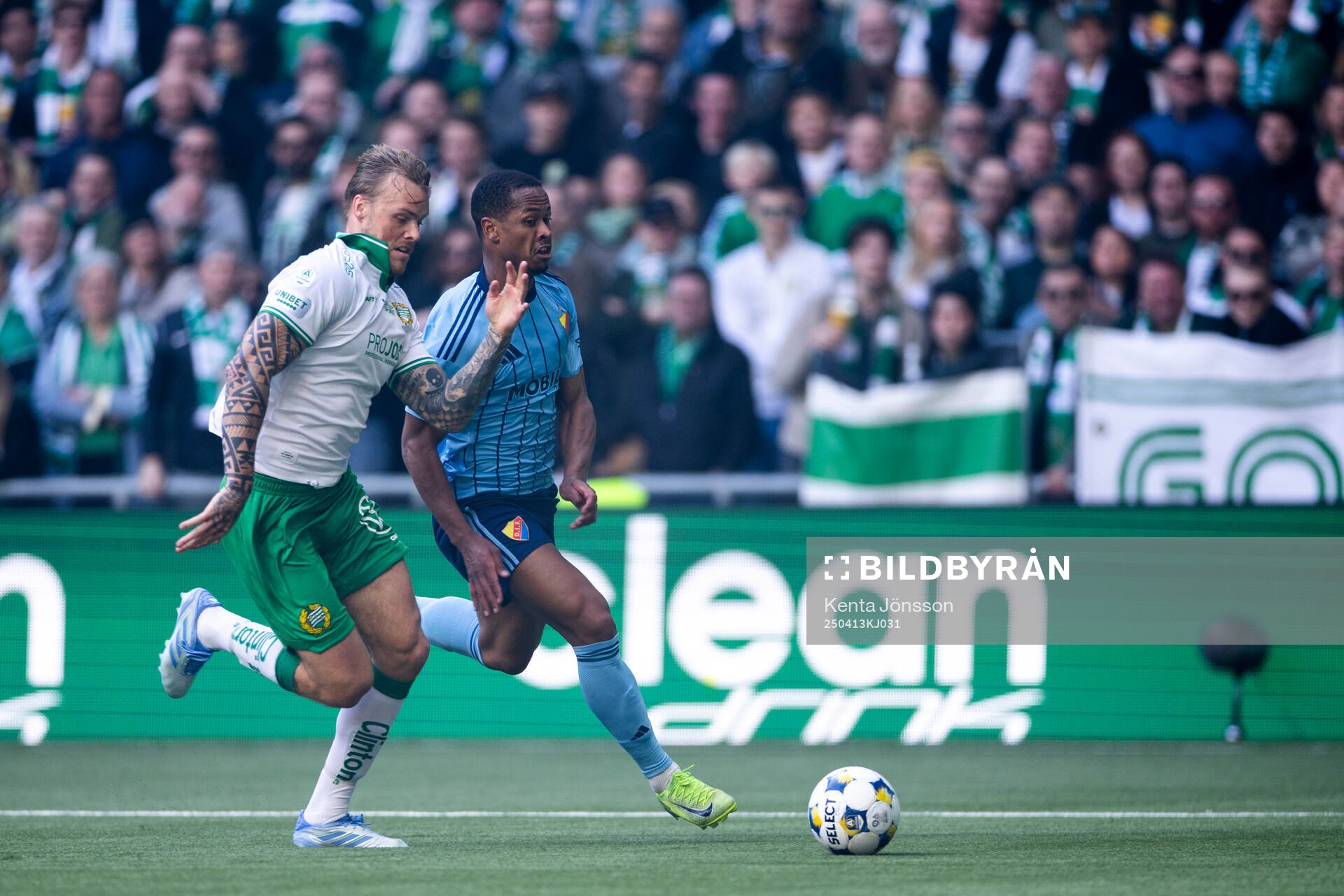Hammarbys Victor Eriksson och Djurgårdens Zakaria Sawo