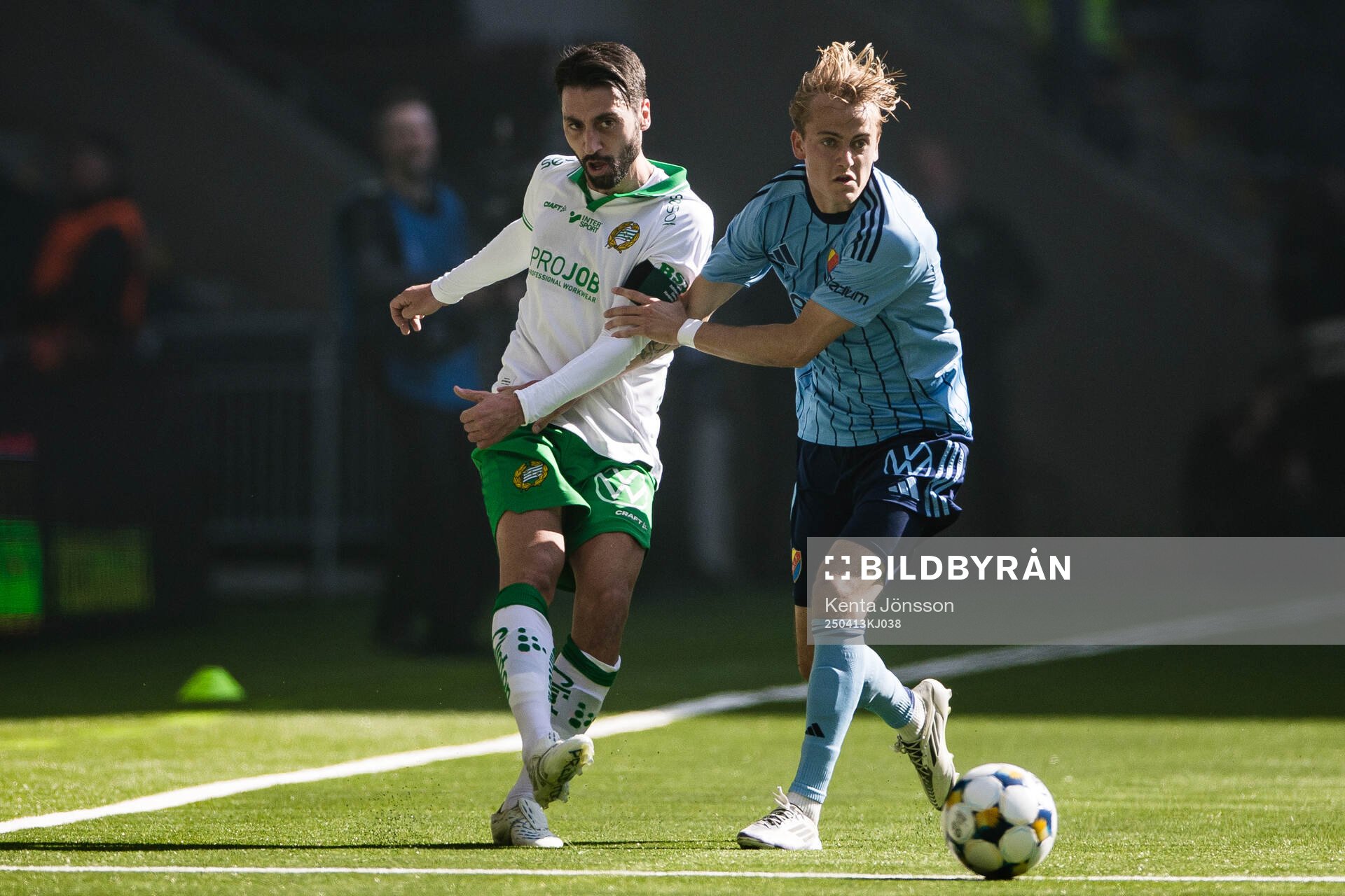 Hammarbys Nahir Besara och Djurgårdens Oskar Fallenius