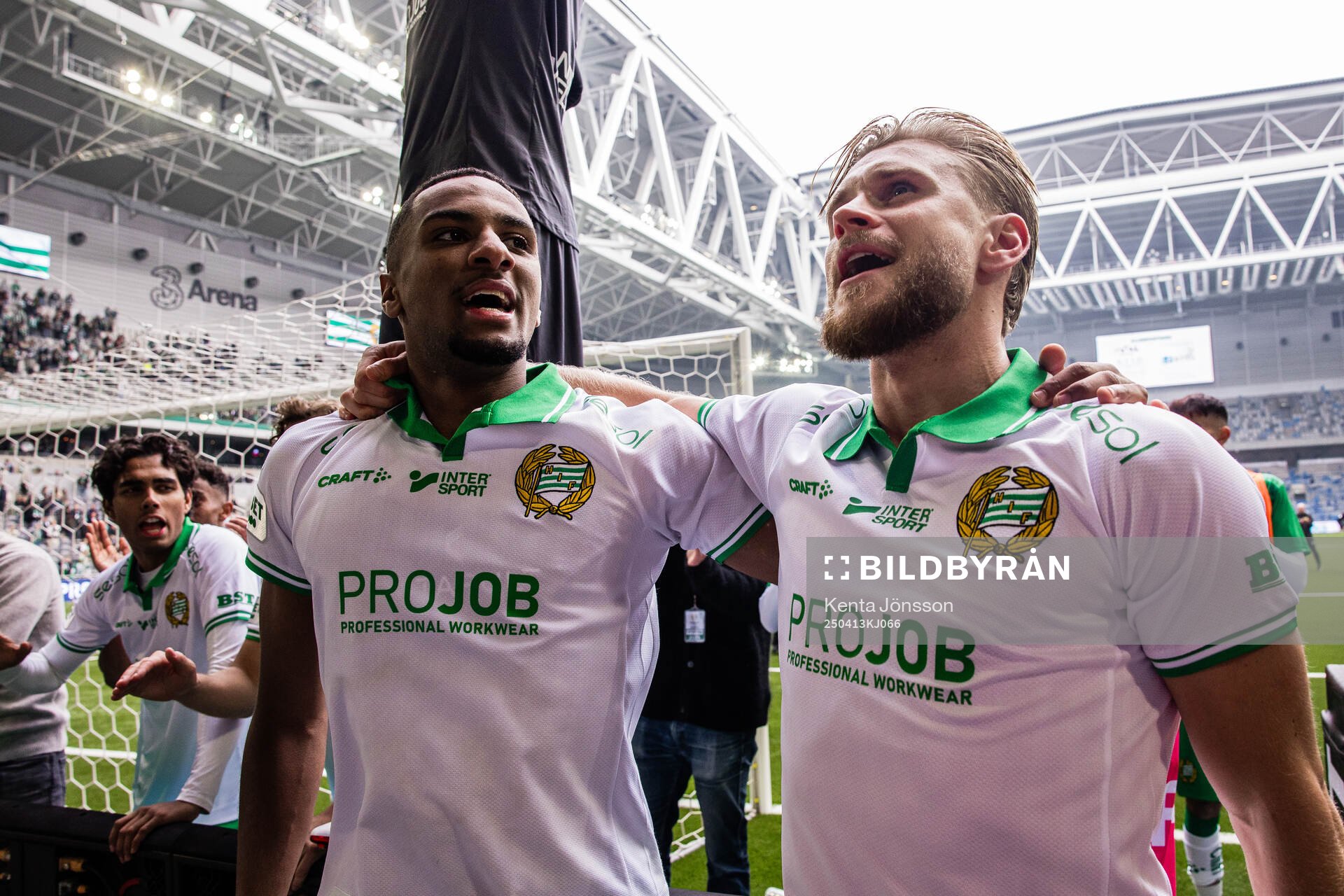 Hammarbys Paulos Abraham och Simon Strand jublar