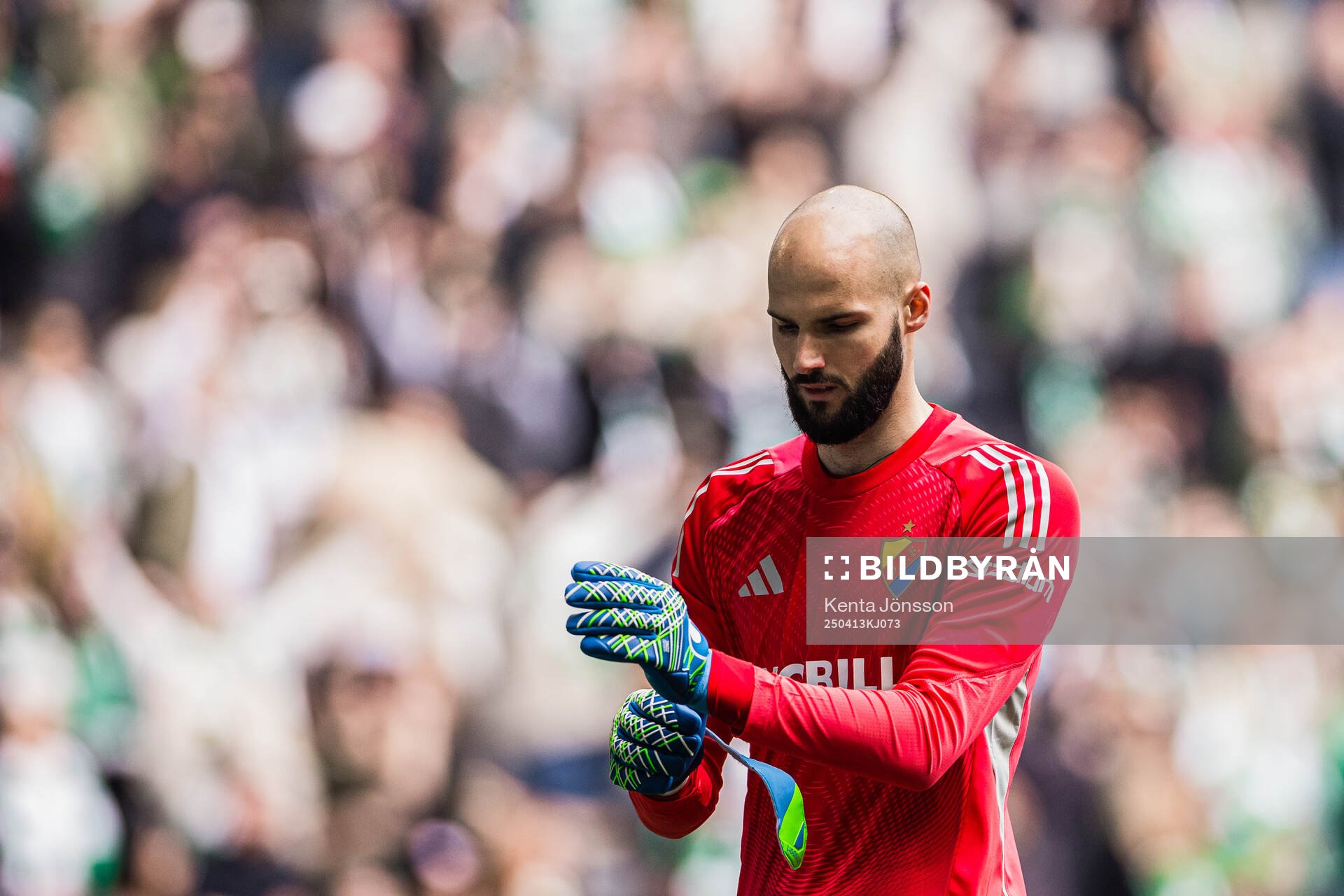 Djurgårdens målvakt Filip Manojlovic deppar