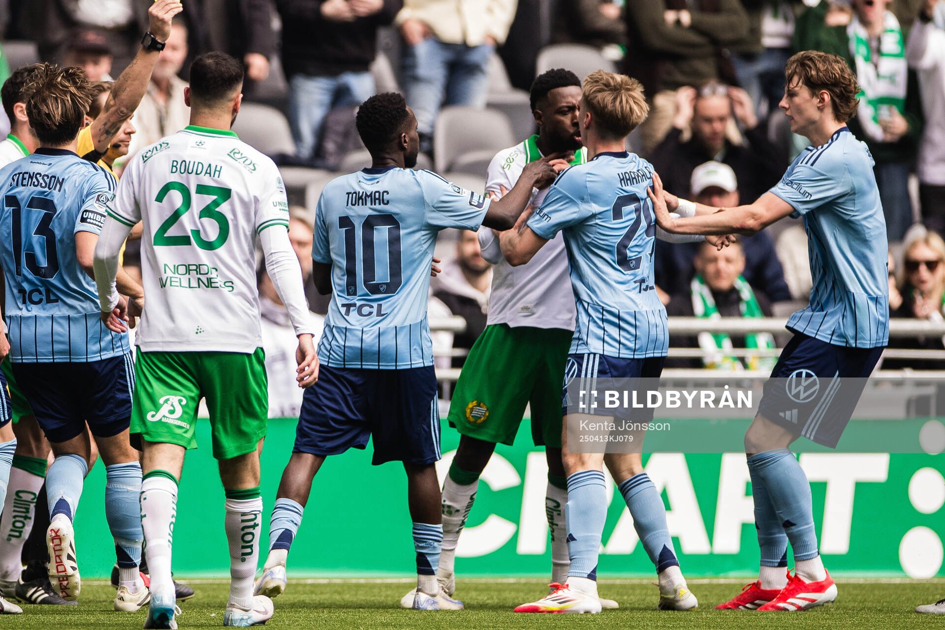 Hammarbys Shaquille Pinas och Djurgårdens Santeri Haarala