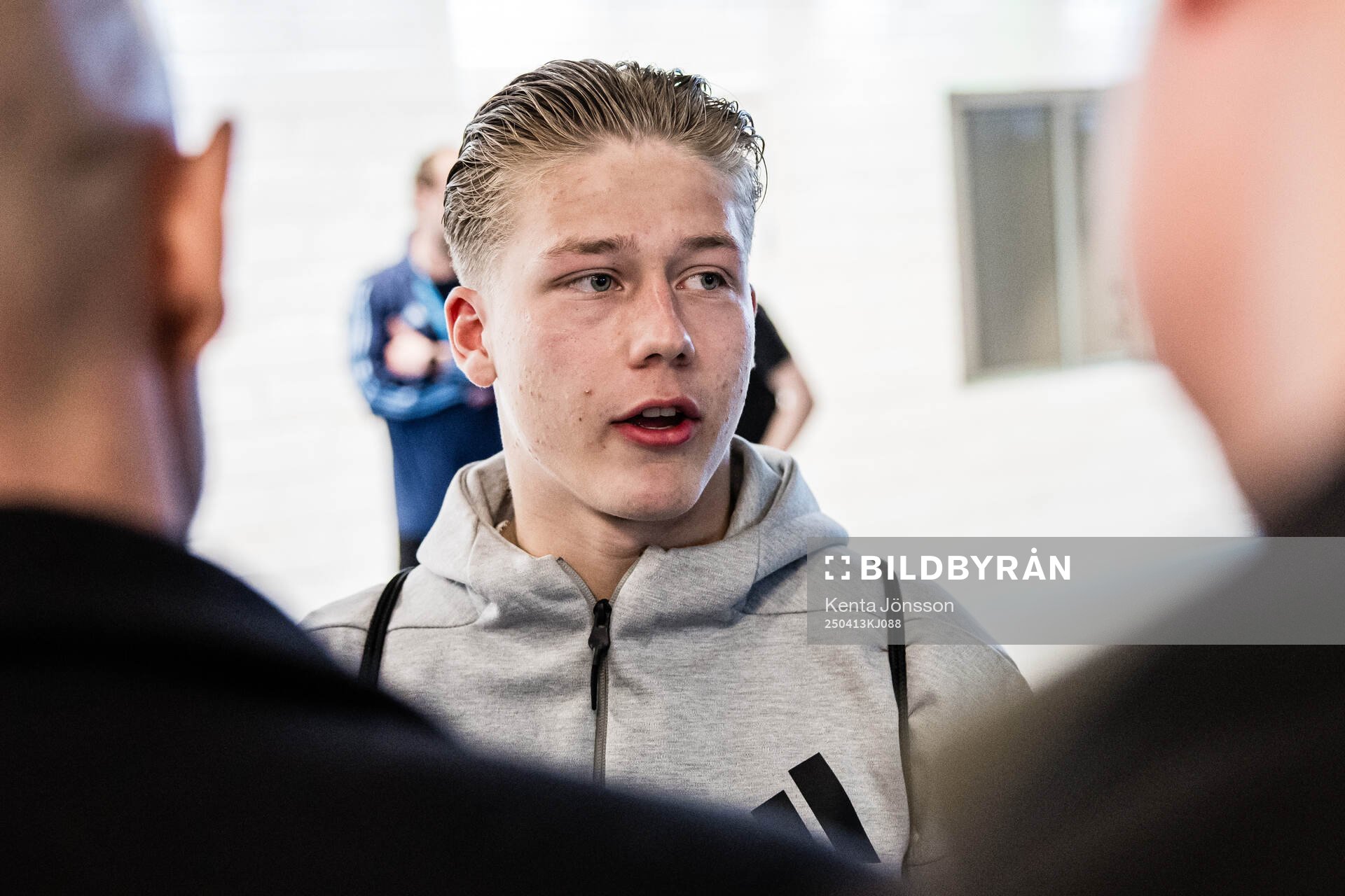 Djurgårdens Matias Siltanen intervjuas i mixade zonen efter fotbollsmatchen i Allsvenskan mellan Hammarby och Djurgården den 13 april 2025 i Stockholm.