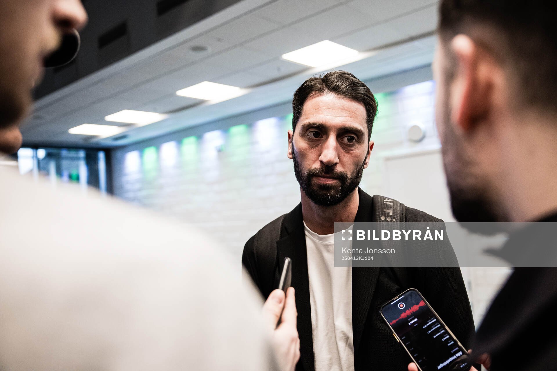 Hammarbys Nahir Besara intervjuas i mixade zonen efter  fotbollsmatchen i Allsvenskan mellan Hammarby och Djurgården den 13 april 2025 i Stockholm. 