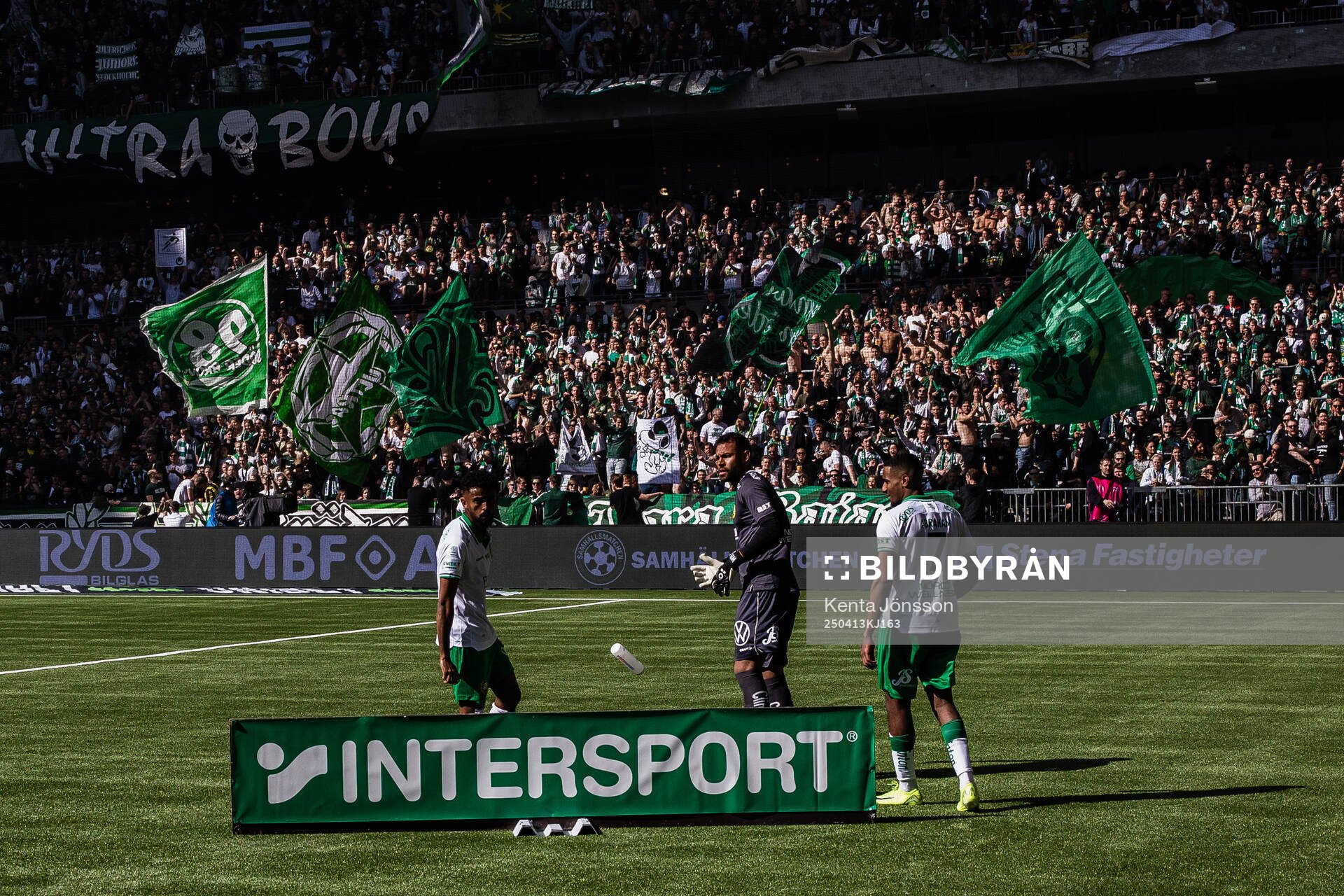 Hammarbys Tesfaldet Tekie, målvakt Warner Hahn och Paulos