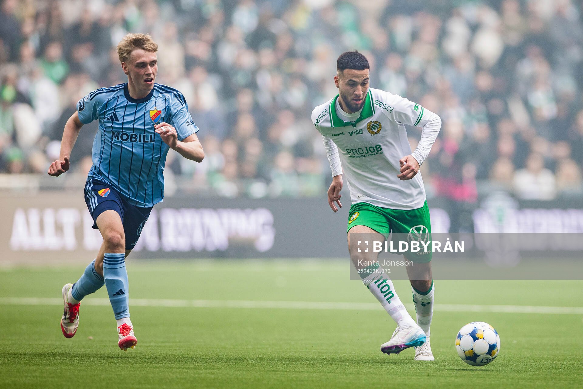 Djurgårdens Santeri Haarala och Hammarbys Abdelrahman