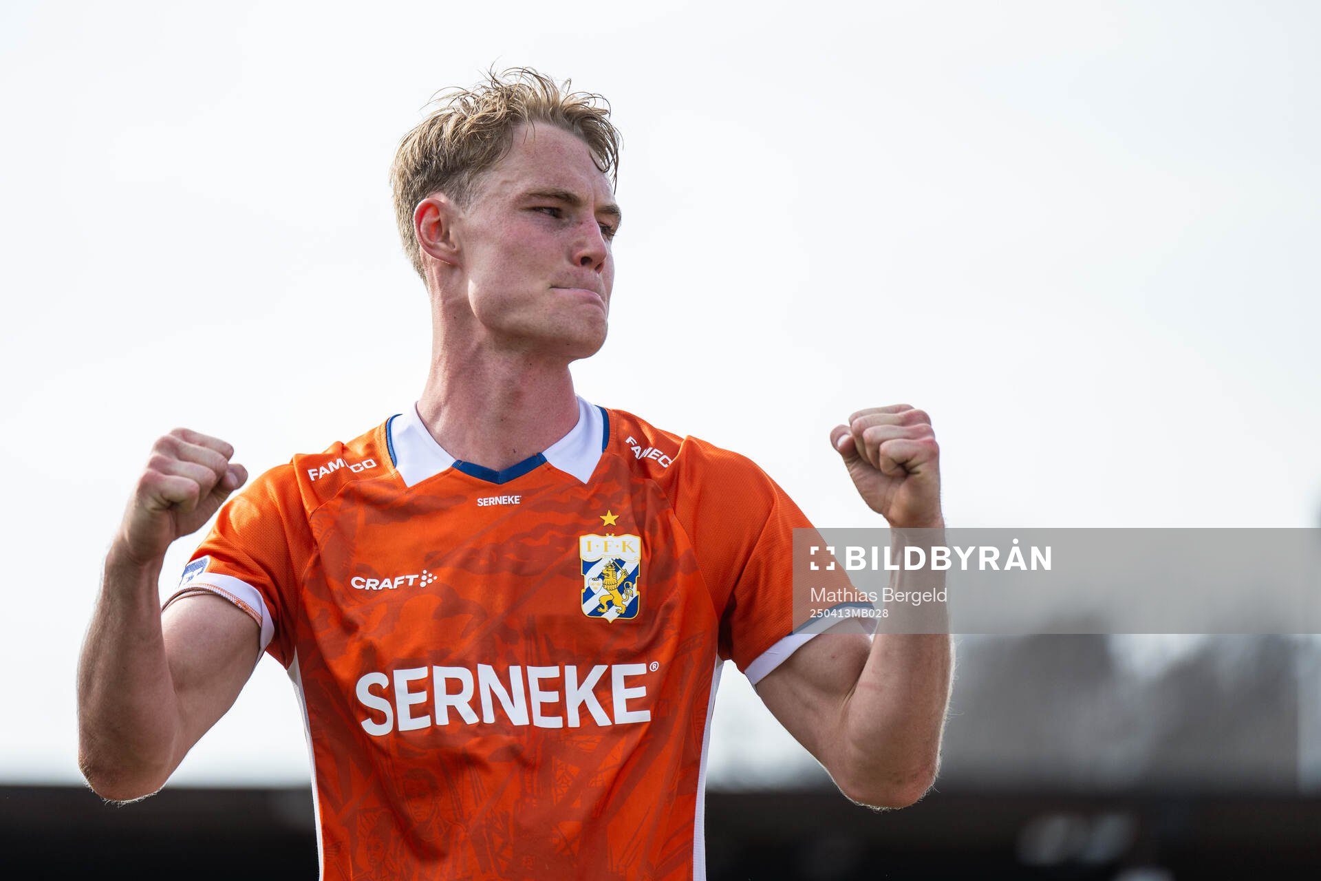 IFK Göteborgs Max Fenger jublar efter fotbollsmatchen i Allsvenskan mellan Värnamo och IFK Göteborg den 13 april 2025 i Värnamo. 