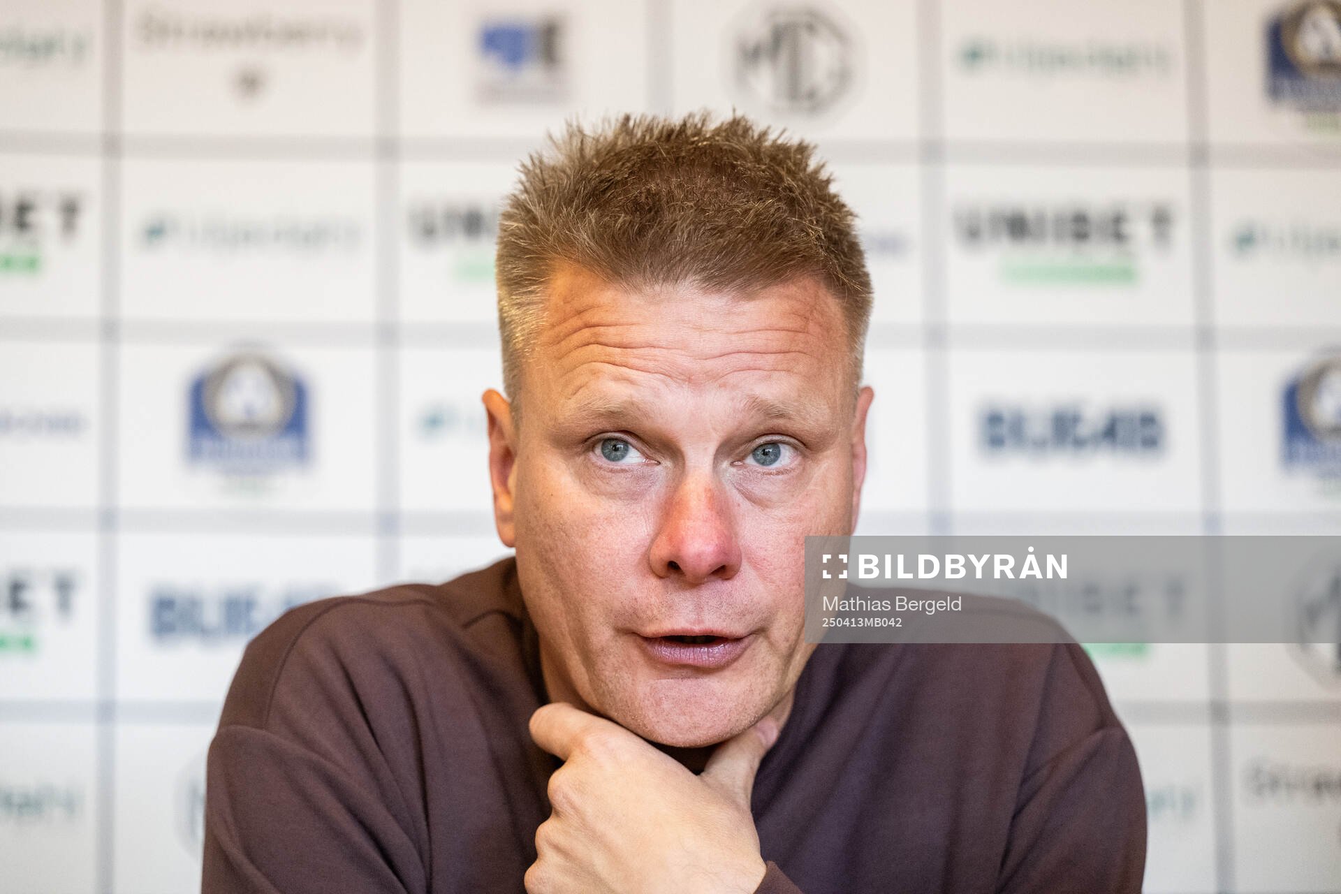 Värnamos tränare Stefan Billborn på presskonferensen efter fotbollsmatchen i Allsvenskan mellan Värnamo och IFK Göteborg den 13 april 2025 i Värnamo.
