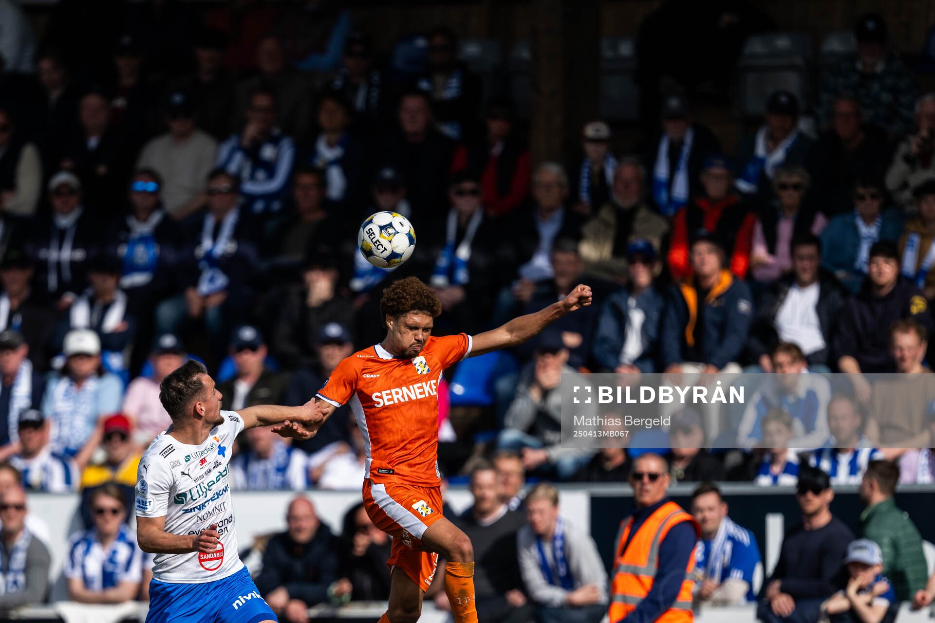 Värnamos Ajdin Zeljkovic och IFK Göteborgs Thomas Santos