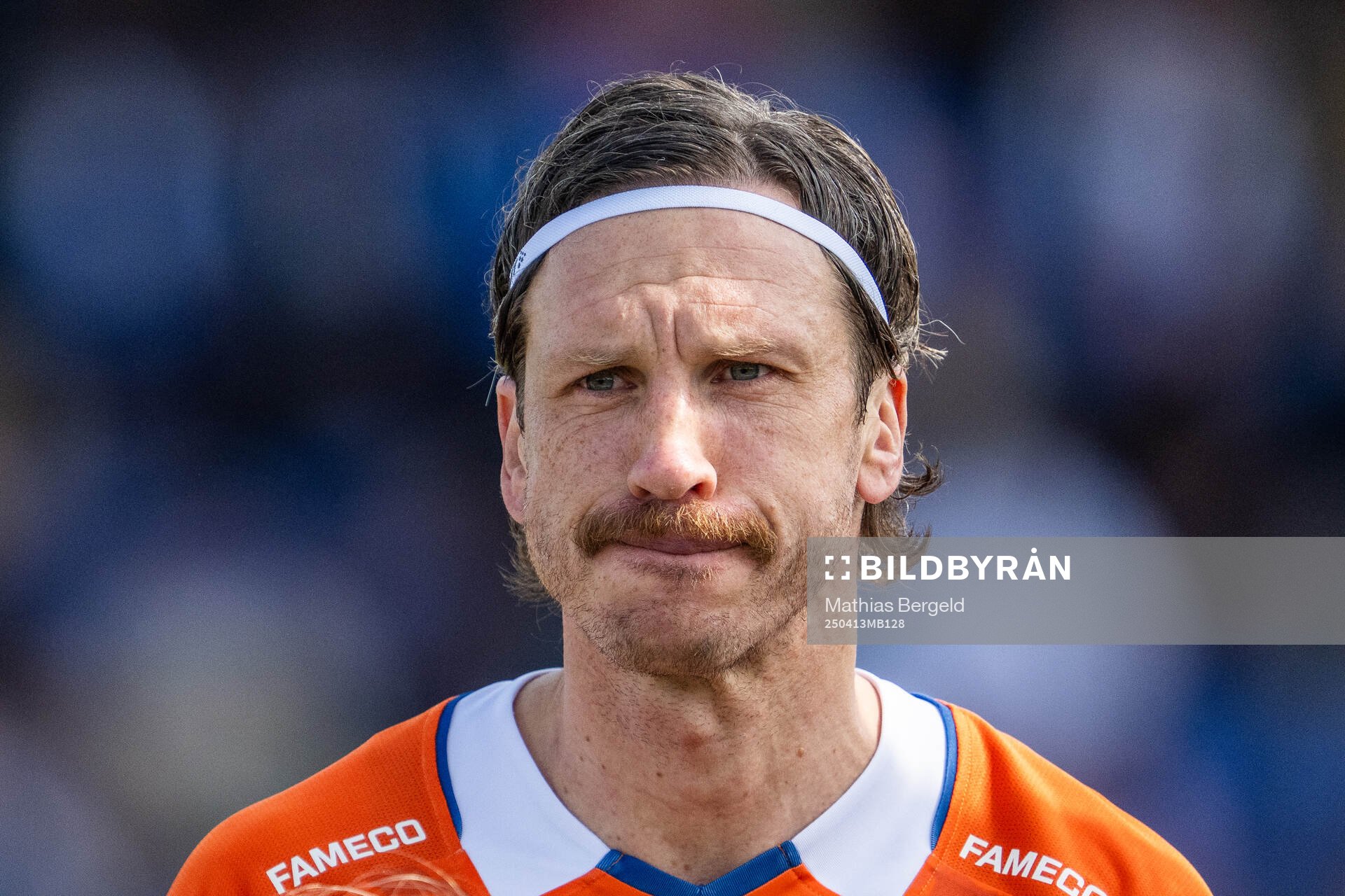 IFK Göteborgs Gustav Svensson vid line-up inför fotbollsmatchen i Allsvenskan mellan Värnamo och IFK Göteborg den 13 april 2025 i Värnamo.