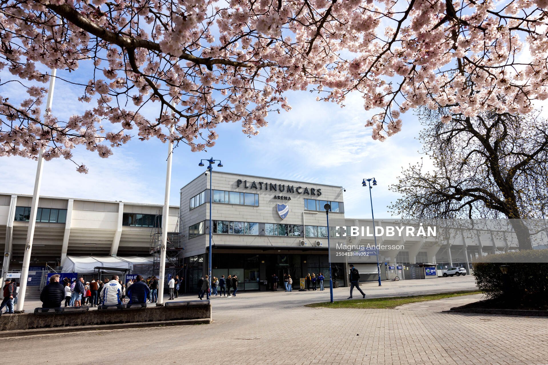 Exteriör vy av Platinum Cars Arena inför fotbollsmatchen i Damallsvenskan mellan IFK Norrköping och AIK den 13 april 2025 i Norrköping.