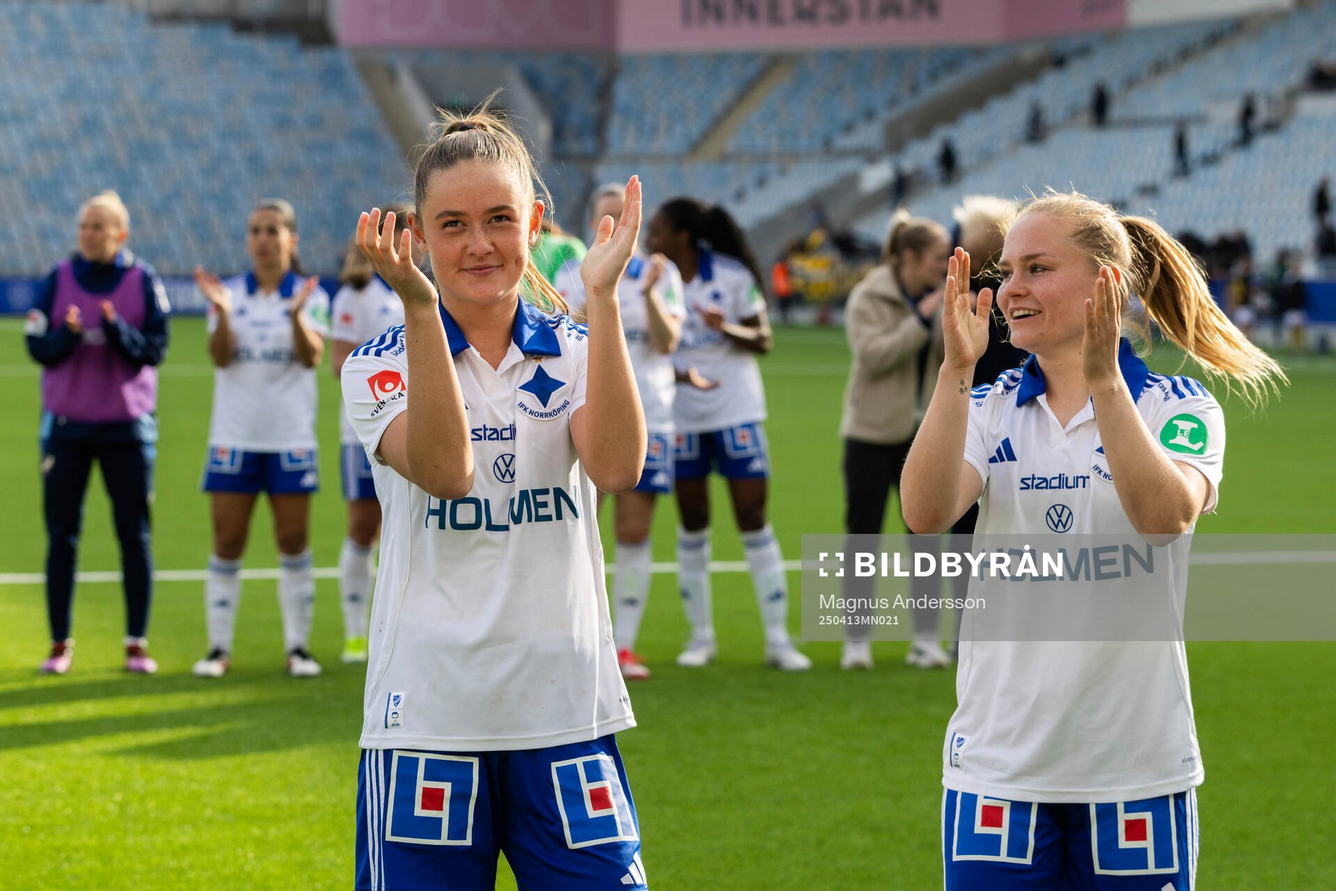 IFK Norrköpings Svea Rehnberg och Dana Leskinen jublar