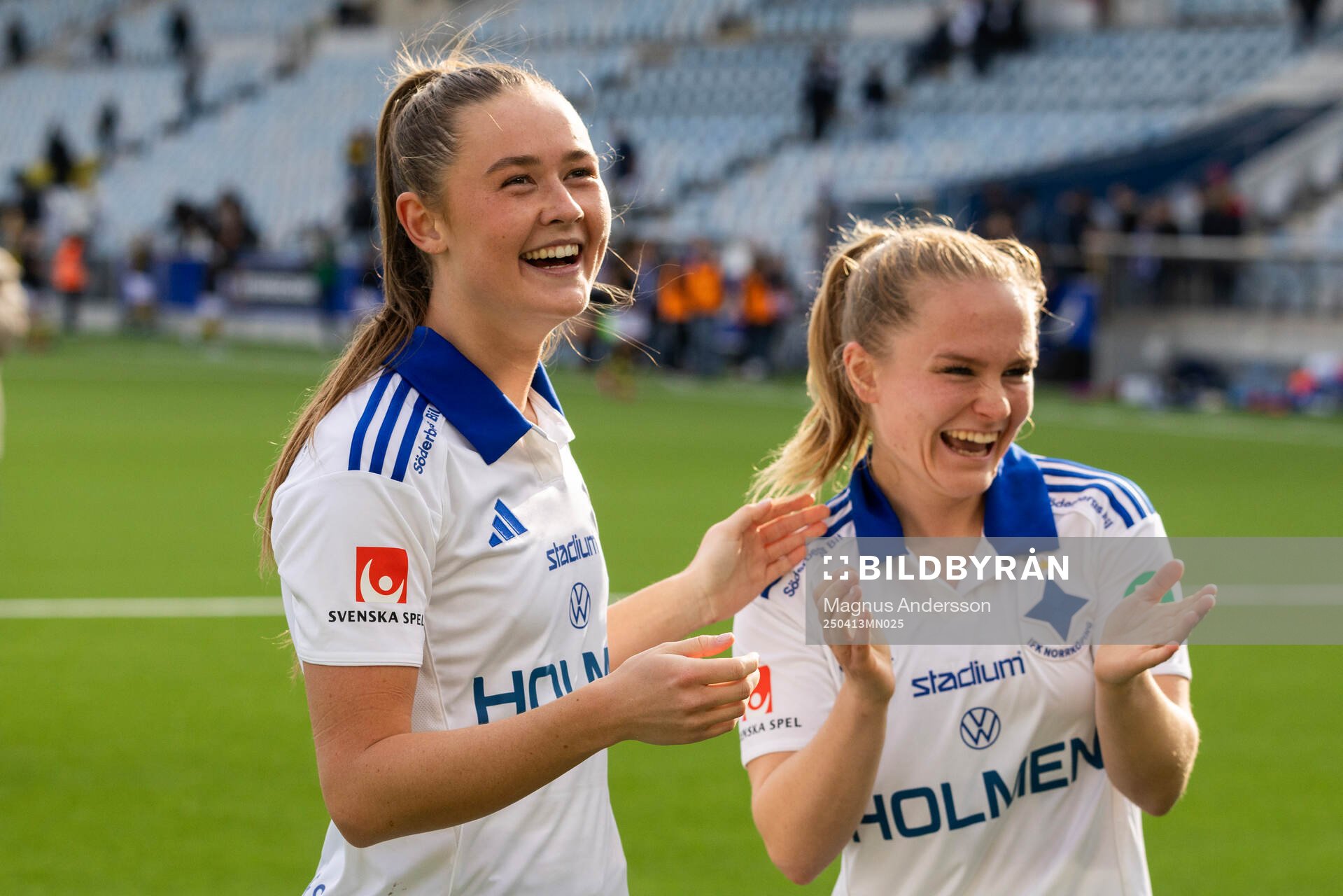IFK Norrköpings Svea Rehnberg och Dana Leskinen jublar