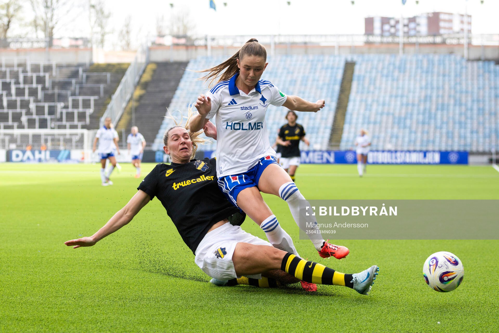 AIKs Jennie Nordin och IFK Norrköpings Svea Rehnberg