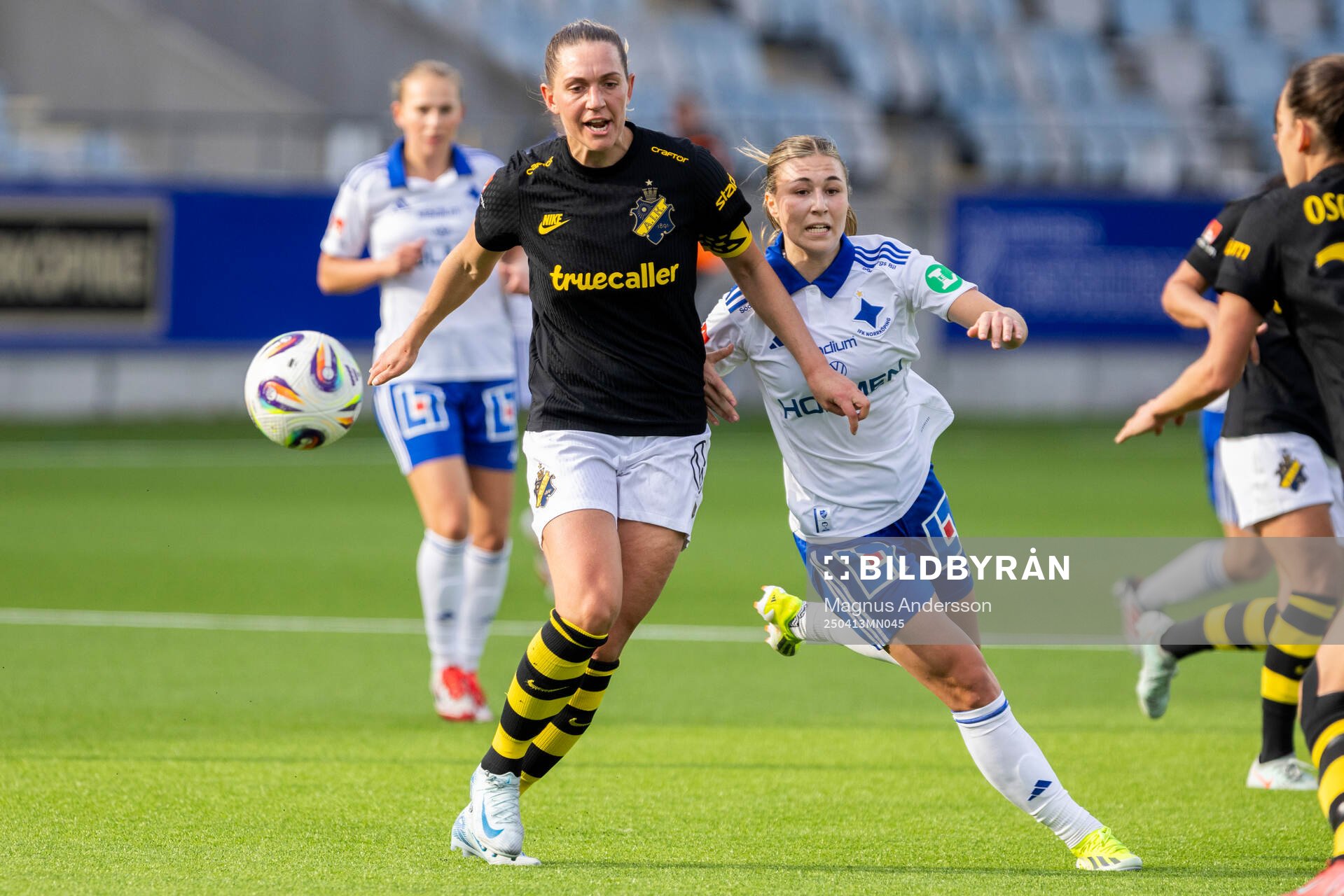 AIKs Jennie Nordin och IFK Norrköpings Alexandra Hellekant