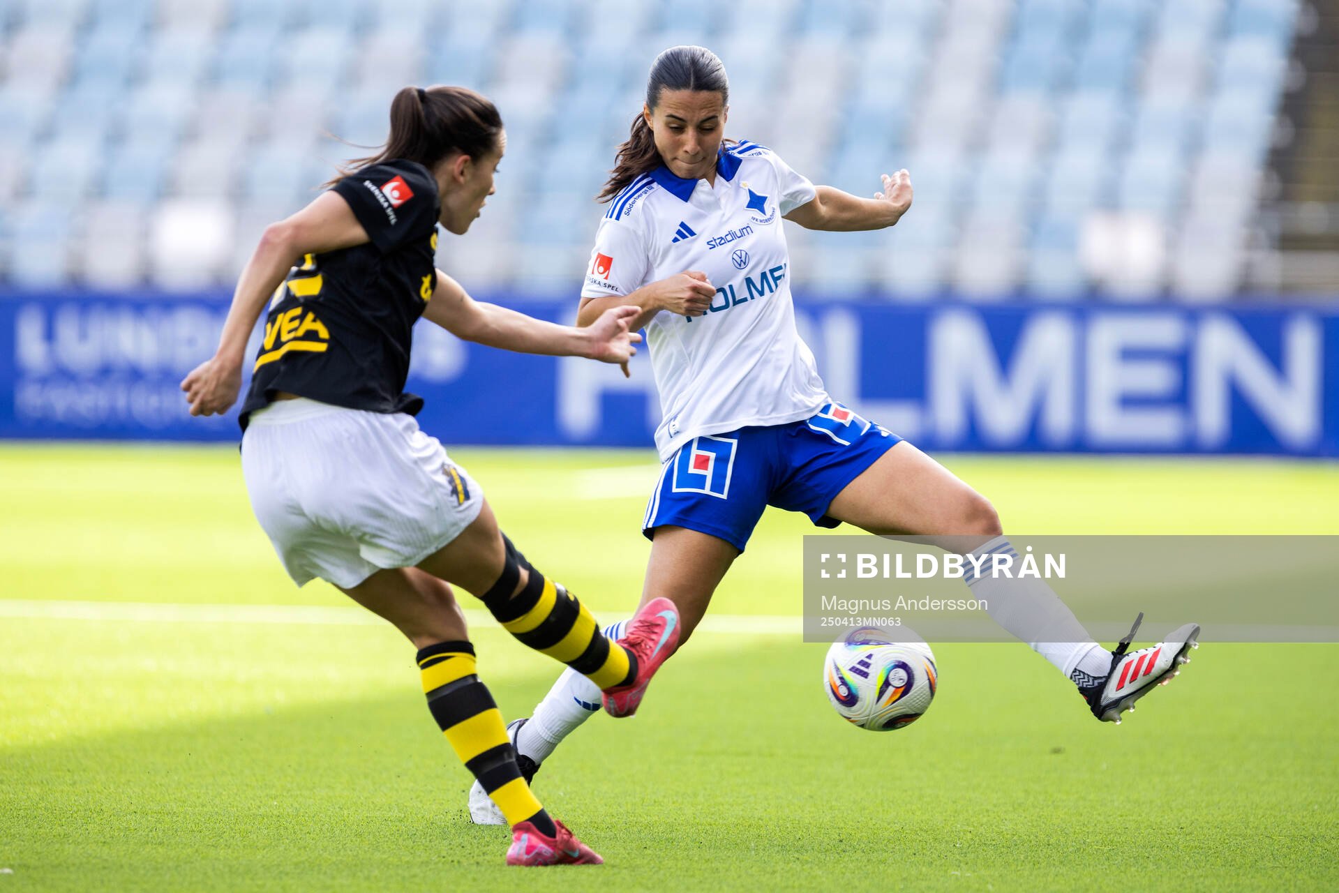 AIKs Anna Oskarsson och IFK Norrköpings Vesna Milivojevic