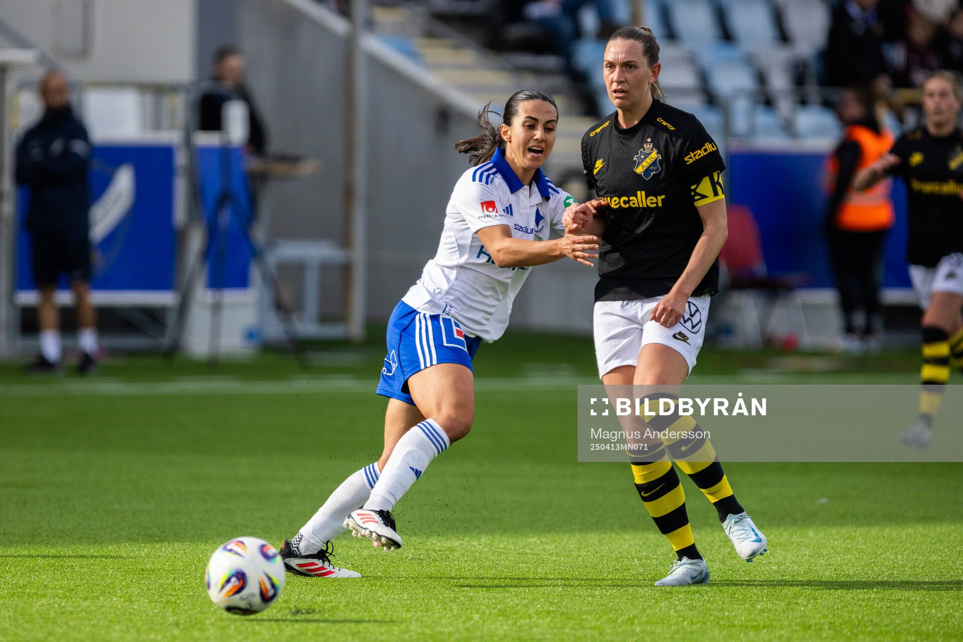 IFK Norrköpings Vesna Milivojevic och AIKs Jennie Nordin