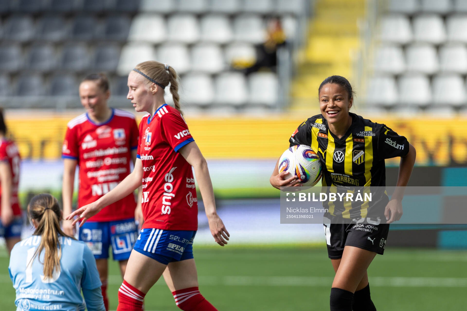 Häckens Felicia Schröder jublar