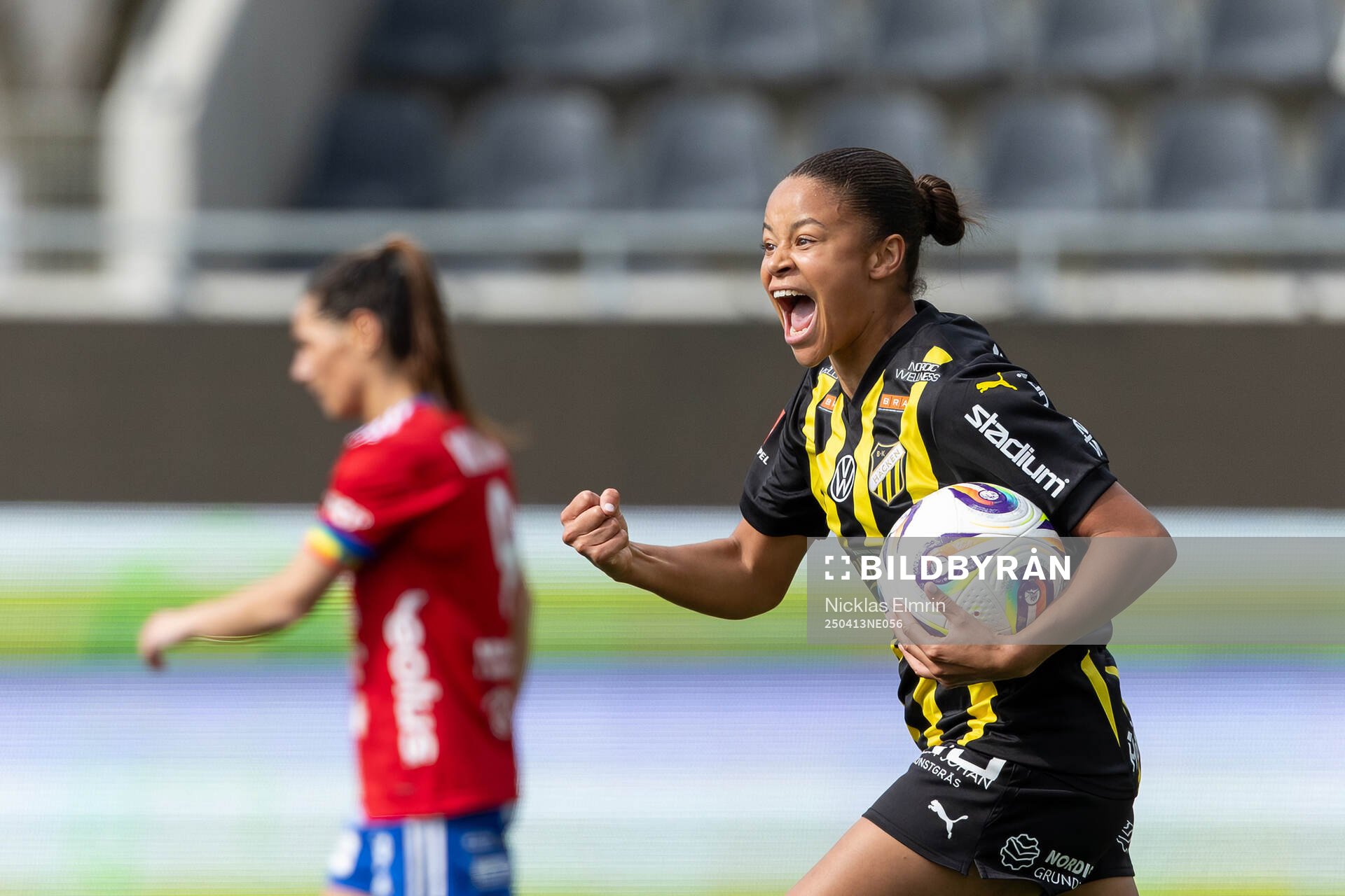 Häckens Felicia Schröder jublar