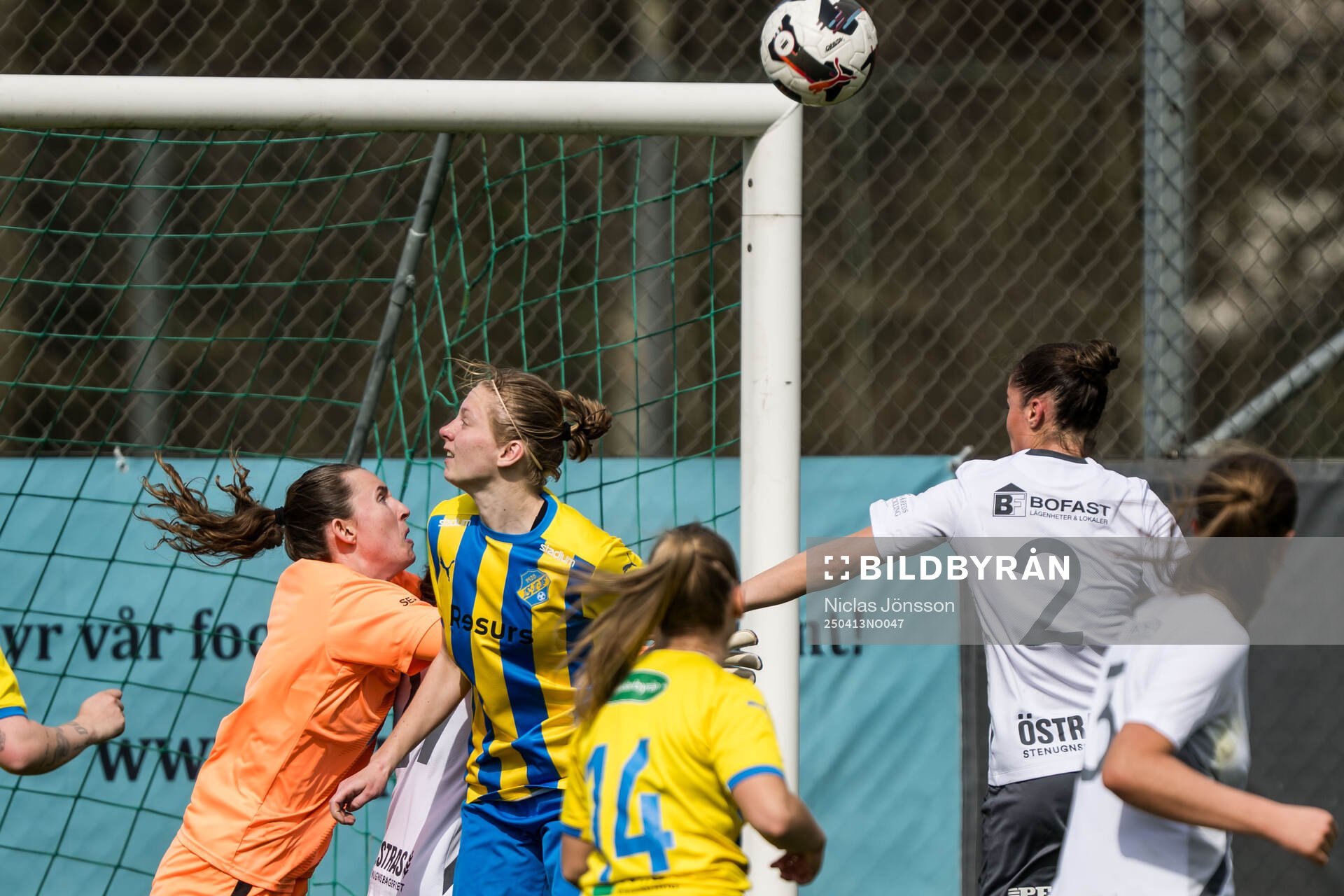 Eskilsminnes målvakt Linnéa Hagberg och Julia Hammons