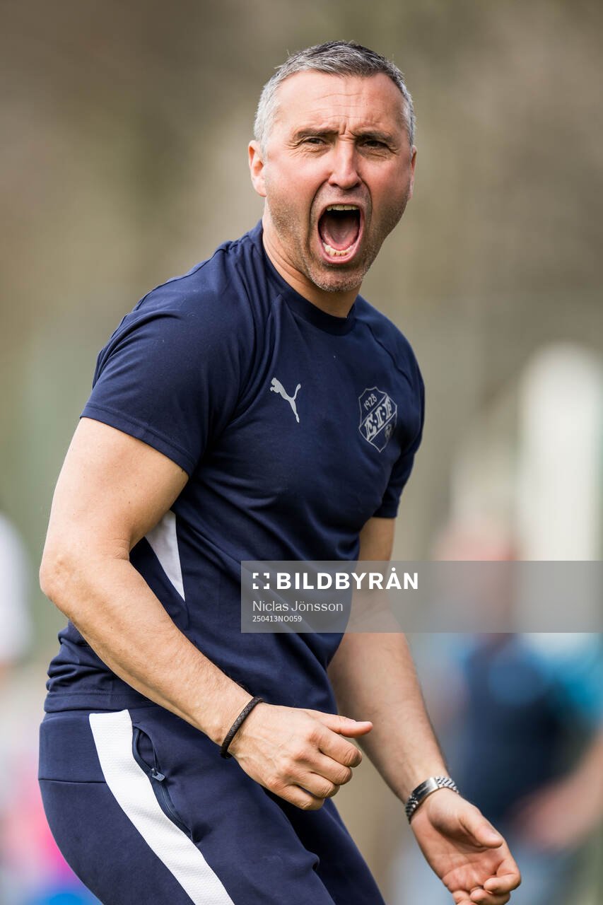 Eskilsminnes tränare Iztok Pristovnik jublar