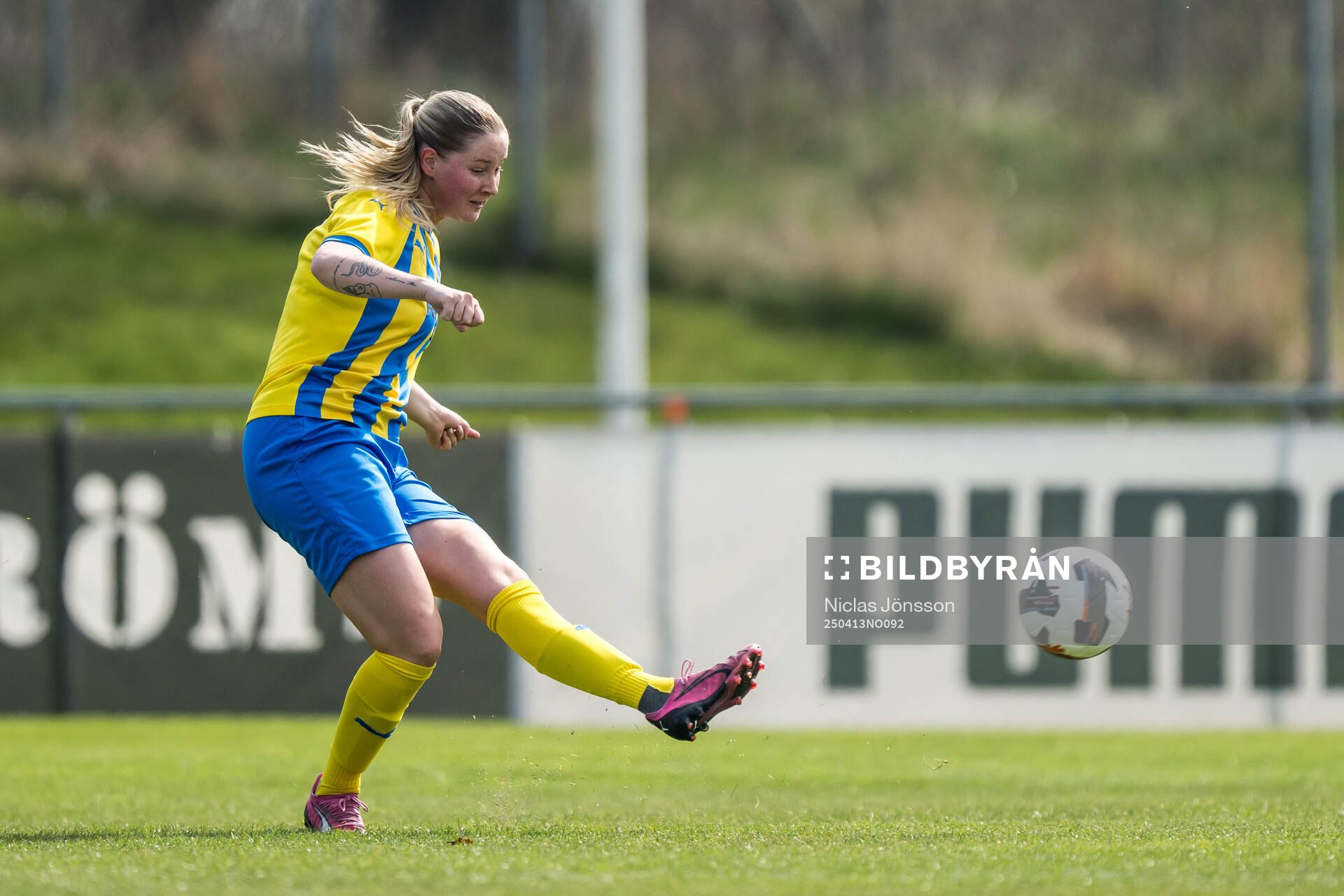 Eskilsminnes Saga Hagman under fotbollsmatchen i div 1 södra mellan Eskilsminne och Halmstad den 13 april 2025 i Helsingborg. 