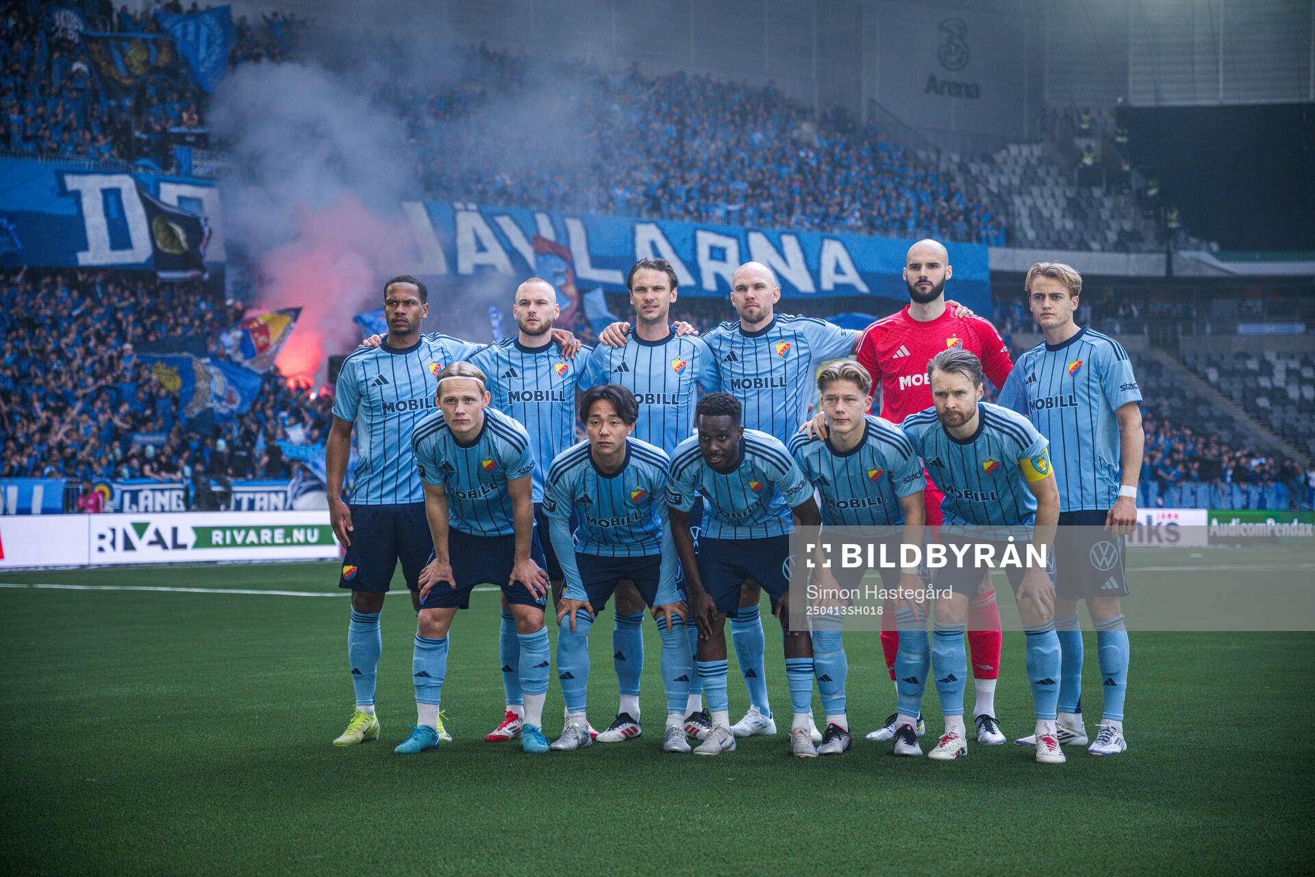 Djurgårdens spelare poserar för en lagbild inför fotbollsmatchen i Allsvenskan mellan Hammarby och Djurgården den 13 april 2025 i Stockholm.