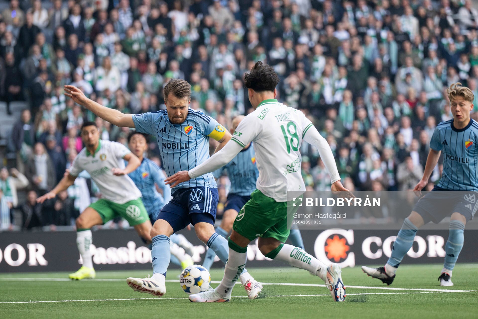 Djurgårdens Jacob Une och Hammarbys Sebastian Tounekti