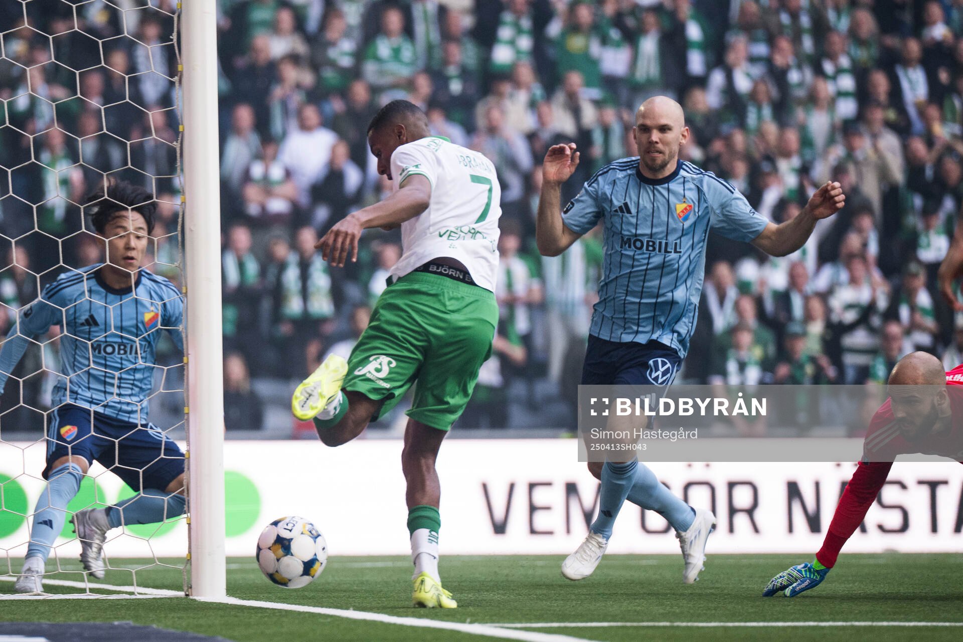 Hammarbys Paulos Abraham och Djurgårdens Marcus Danielsson