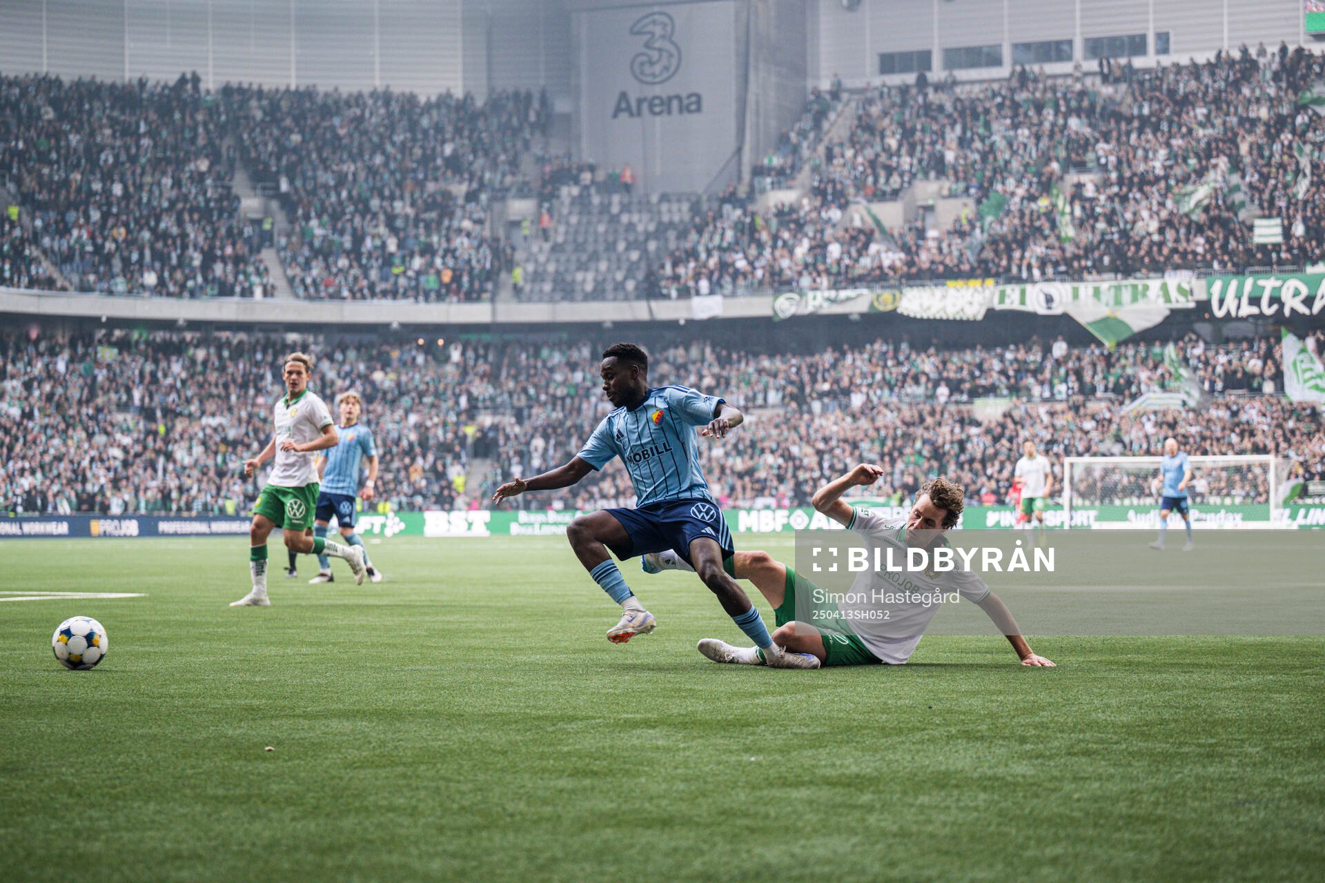 Djurgårdens Tokmac Nguen och Hammarbys Hampus Skoglund