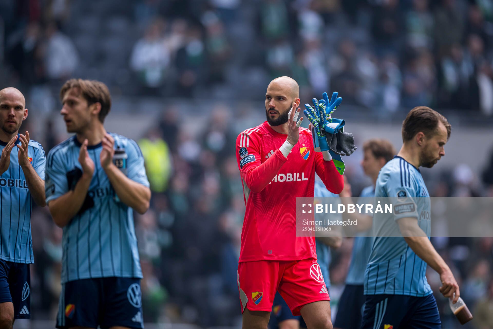 Djurgårdens målvakt Filip Manojlovic deppar