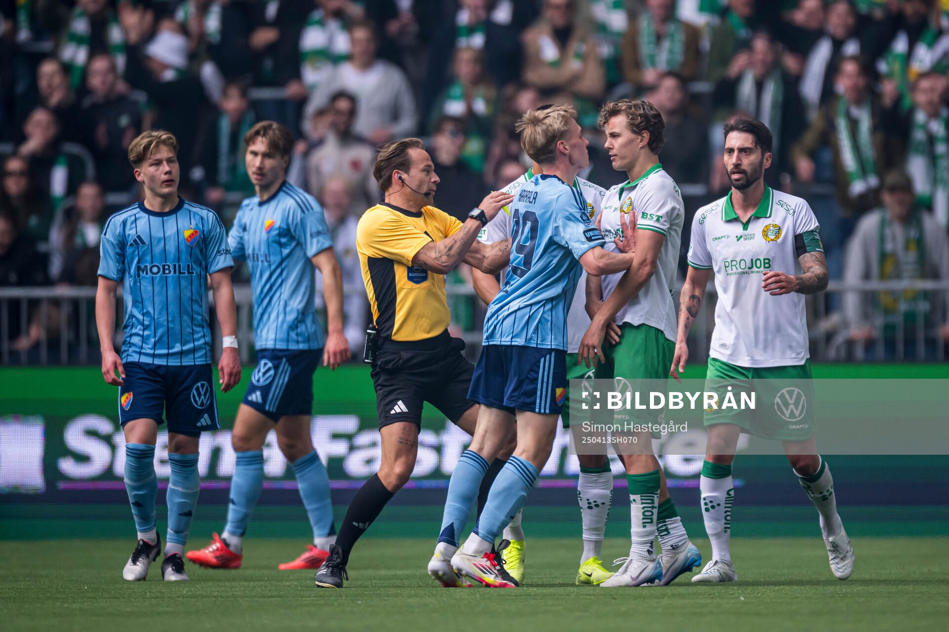 Djurgårdens Santeri Haarala och Hammarbys Hampus Skoglund