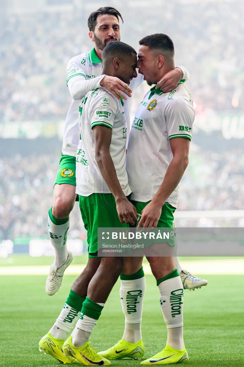 Hammarbys Jusef Erabi jublar med Paulos Abraham och Nahir