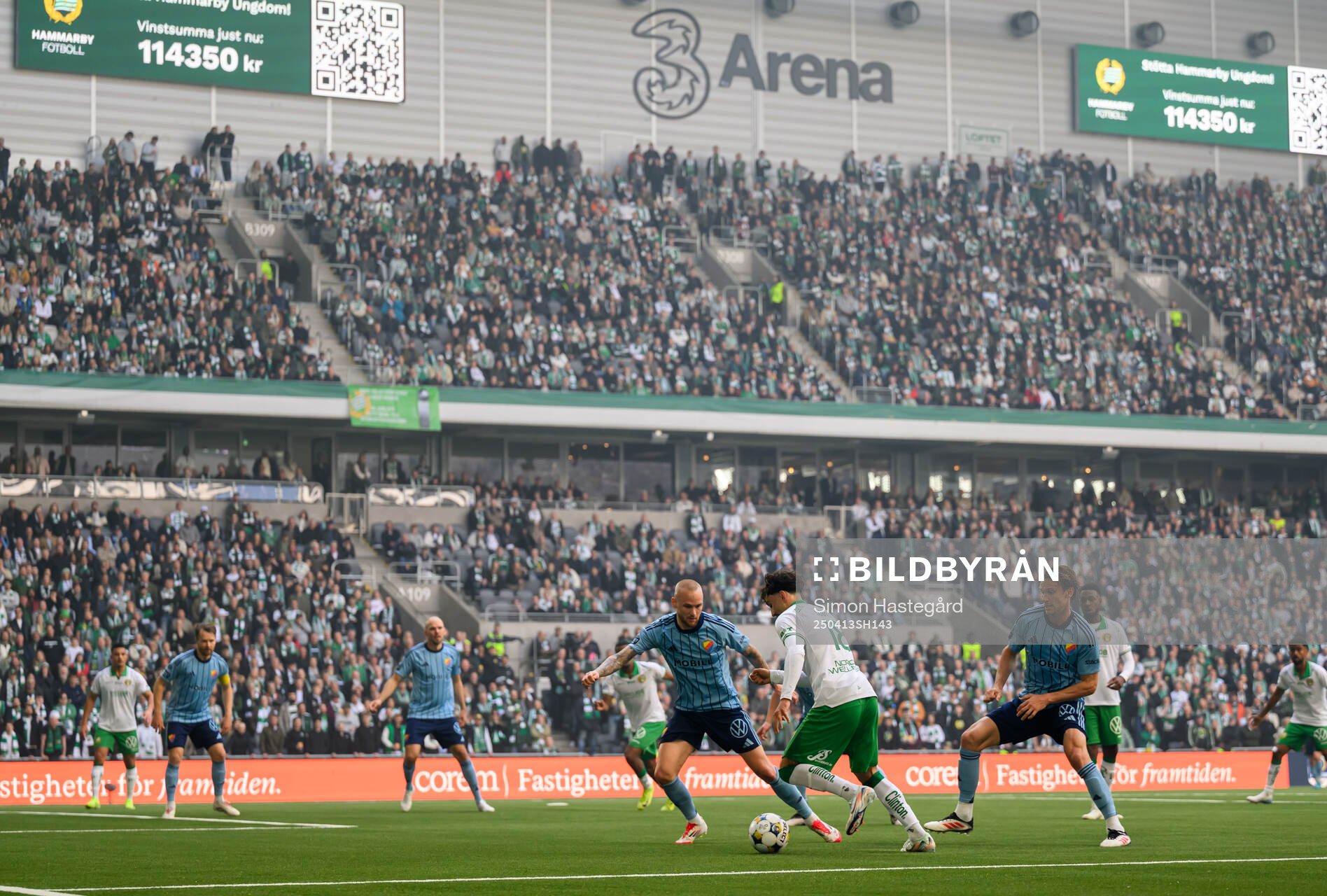 Djurgårdens Adam Ståhl och Hammarbys Sebastian Tounekti