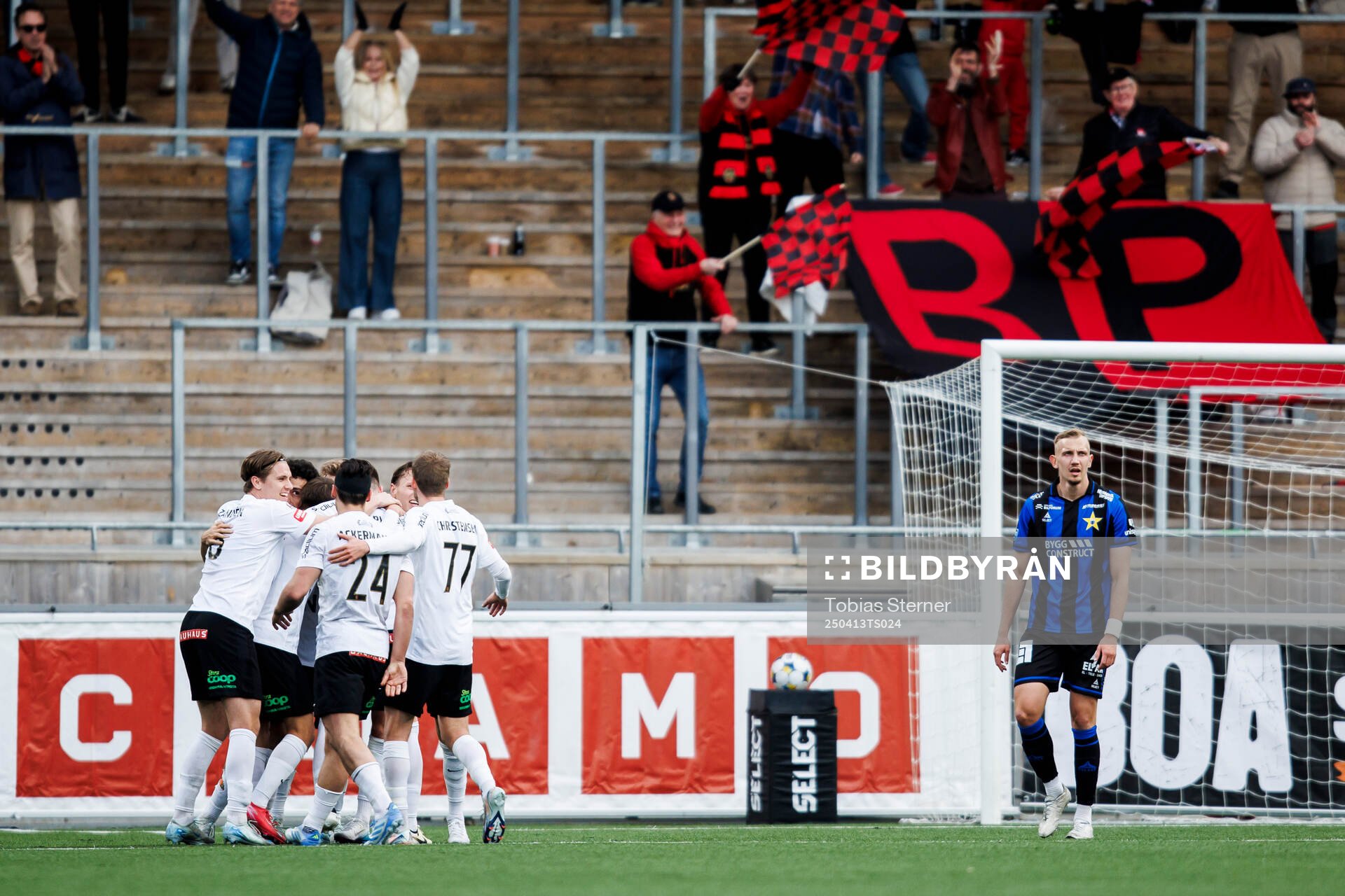 Brommapojkarnas Anton Kurochkin jublar