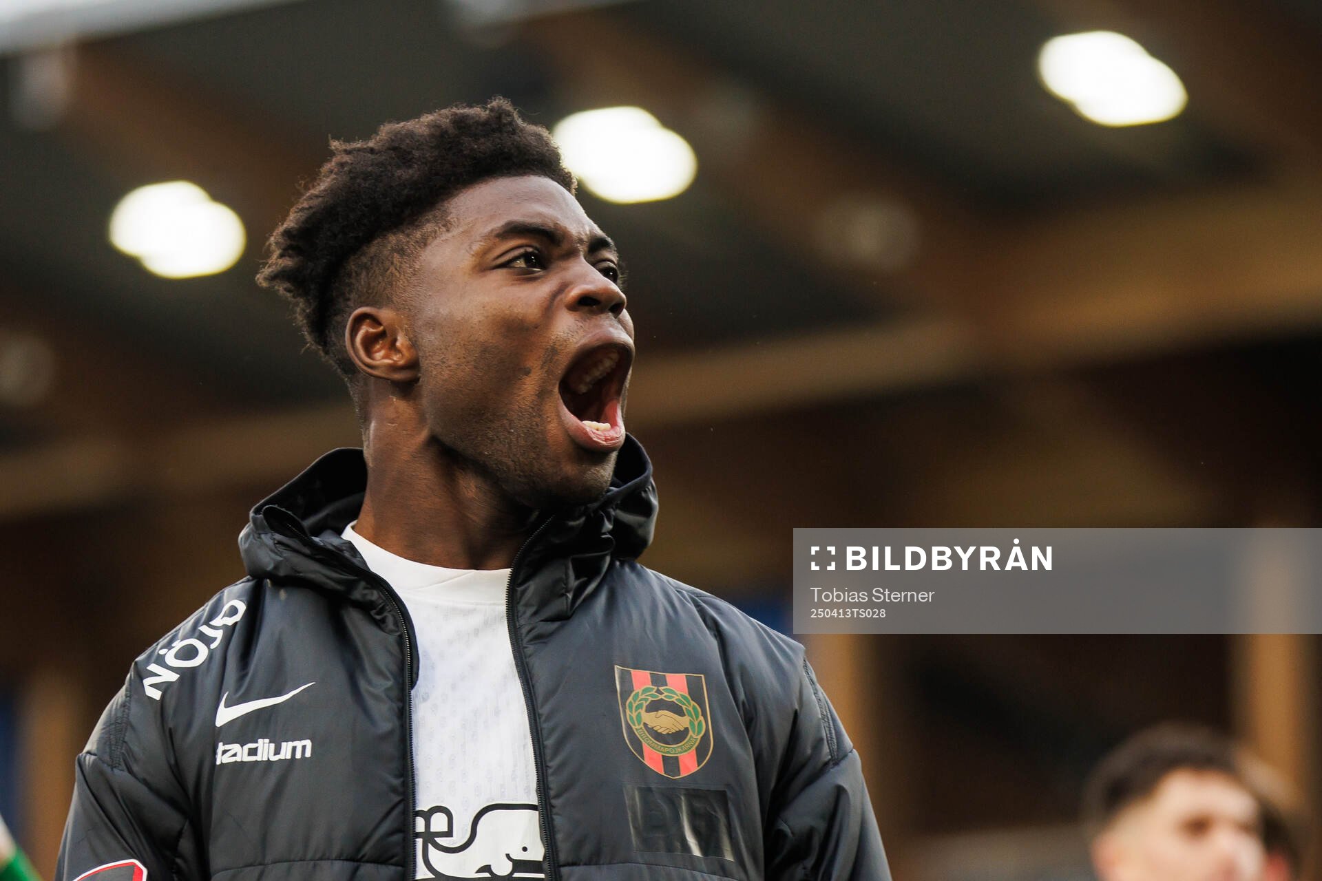 Brommapojkarnas Ezekiel Alladoh jublar