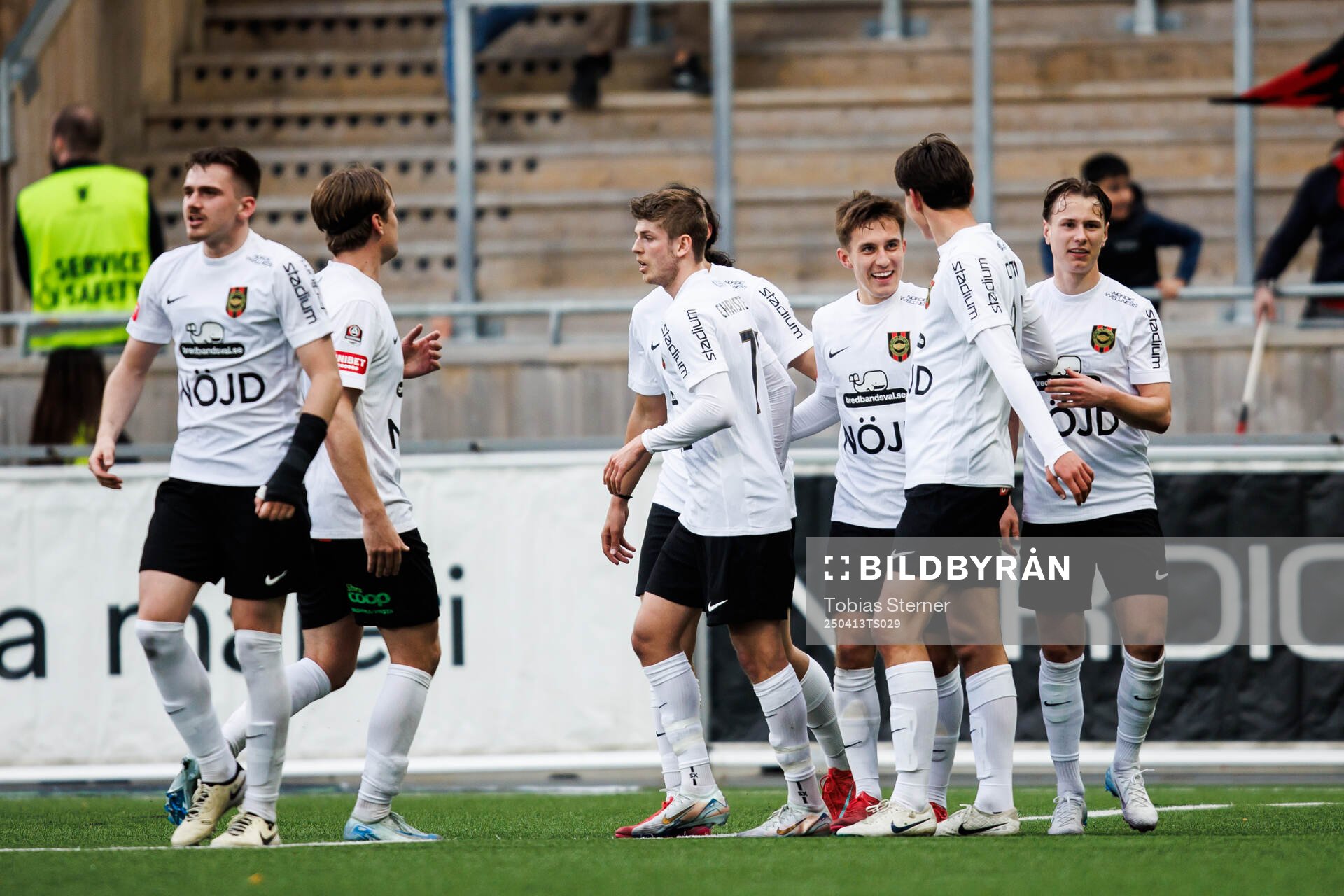 Brommapojkarnas Anton Kurochkin jublar