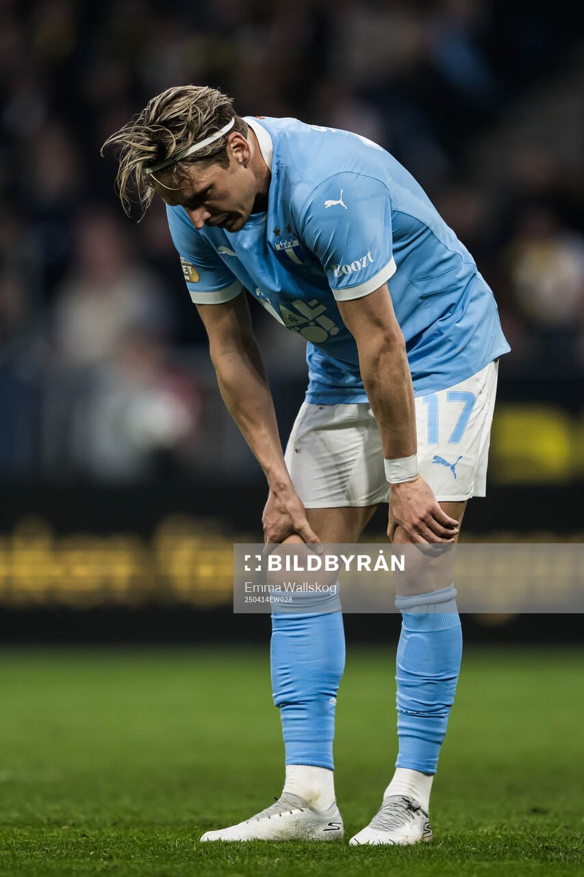 Malmö FFs Jens Stryger Larsen deppar