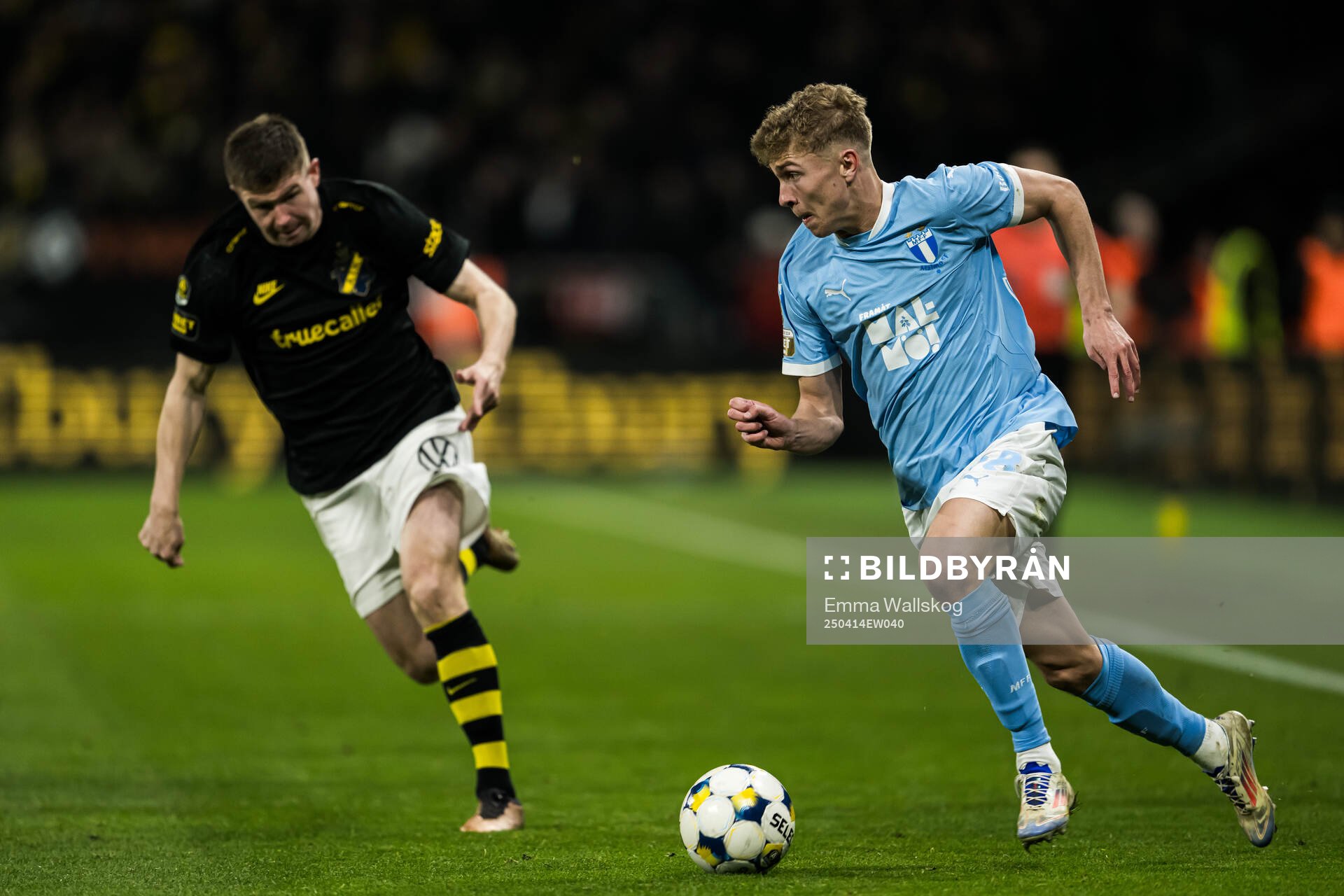 AIKs Mads Døhr Thychosen och Malmö FFs Hugo Bolin